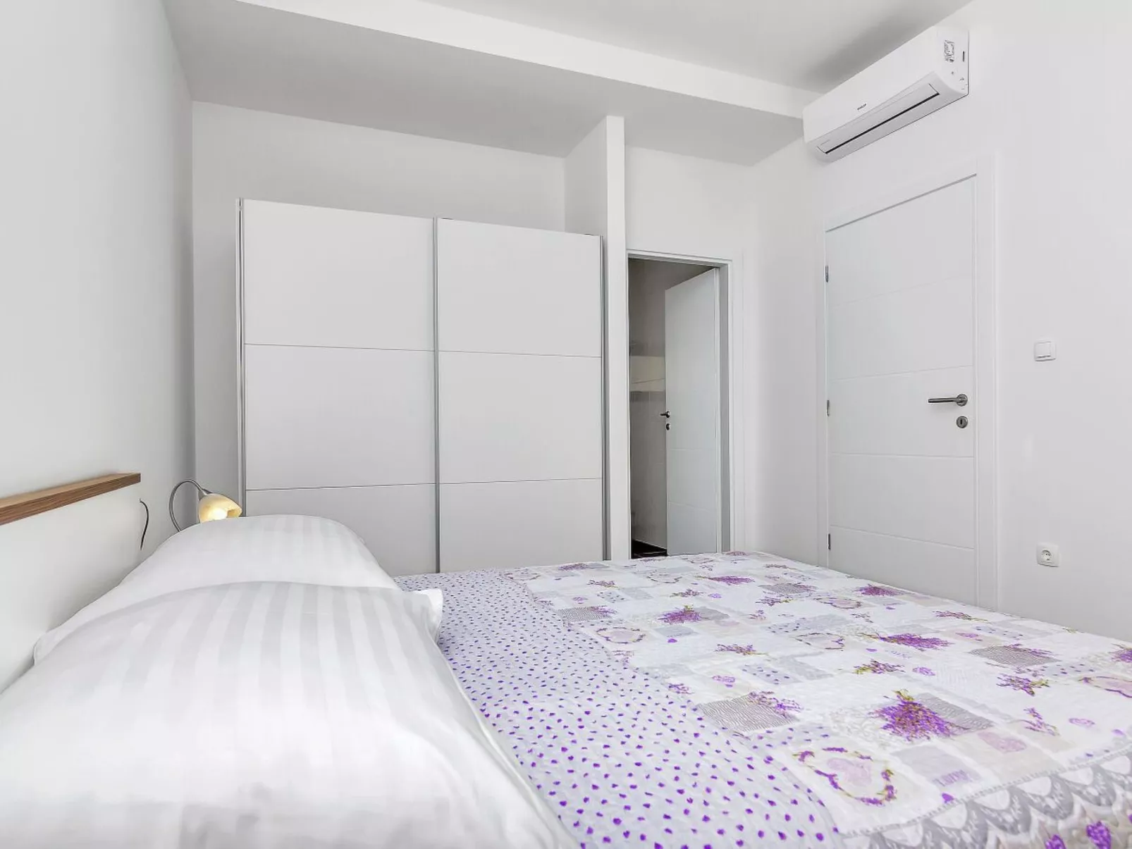 "Villa Maslina" mit Privatparkplatz-Binnen