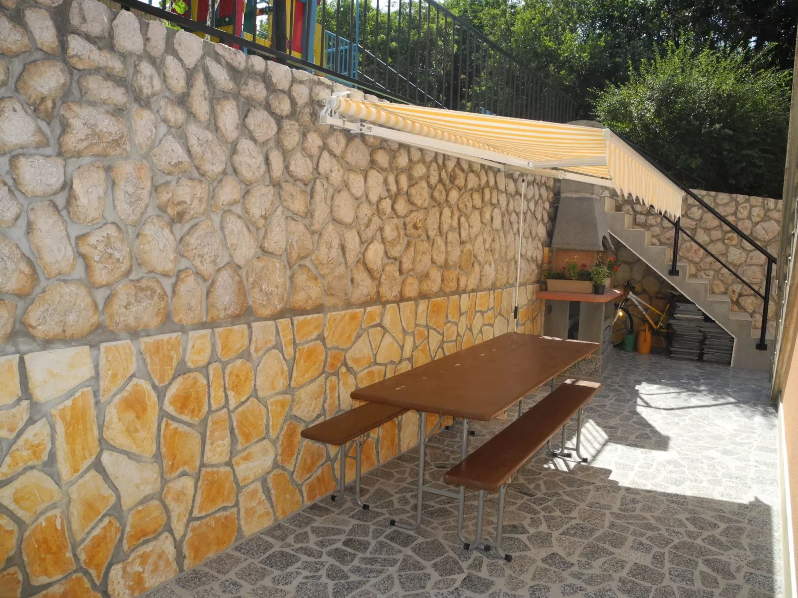 Wohnung in Crikvenica mit Terrasse und Grill-Buiten