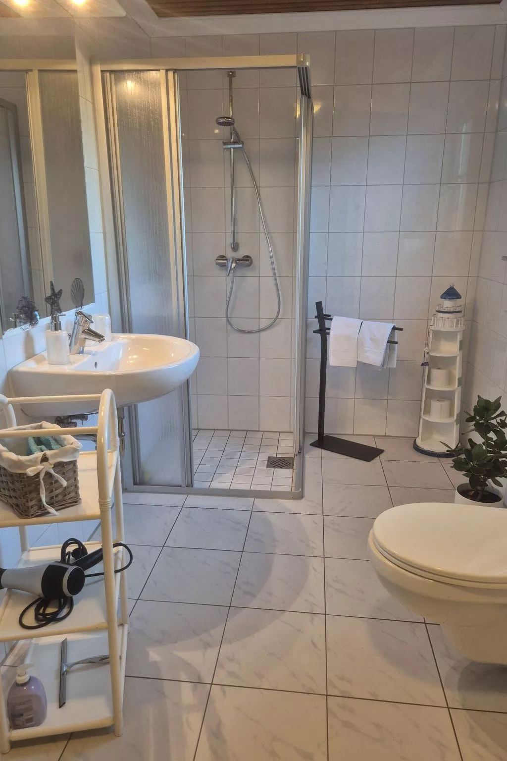 Mit Wintergarten und Garten am Deich - Binnen