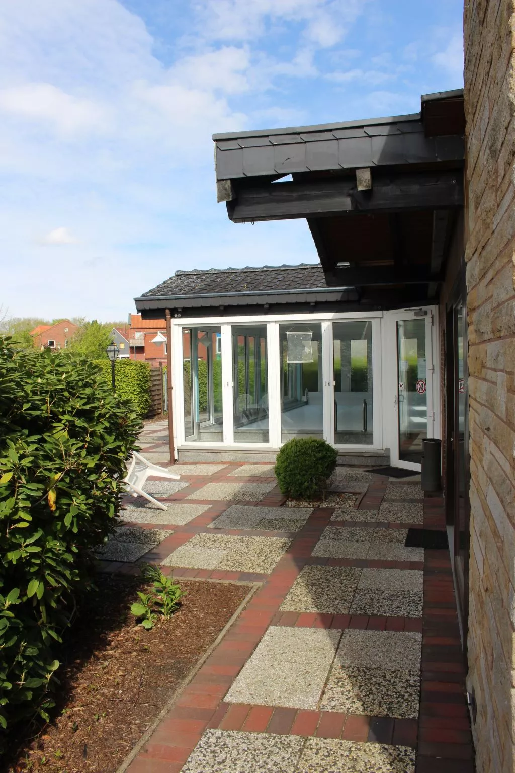 Geräumige Ferienwohnung in Burhave mit Grill, Garten und Pool-Buiten