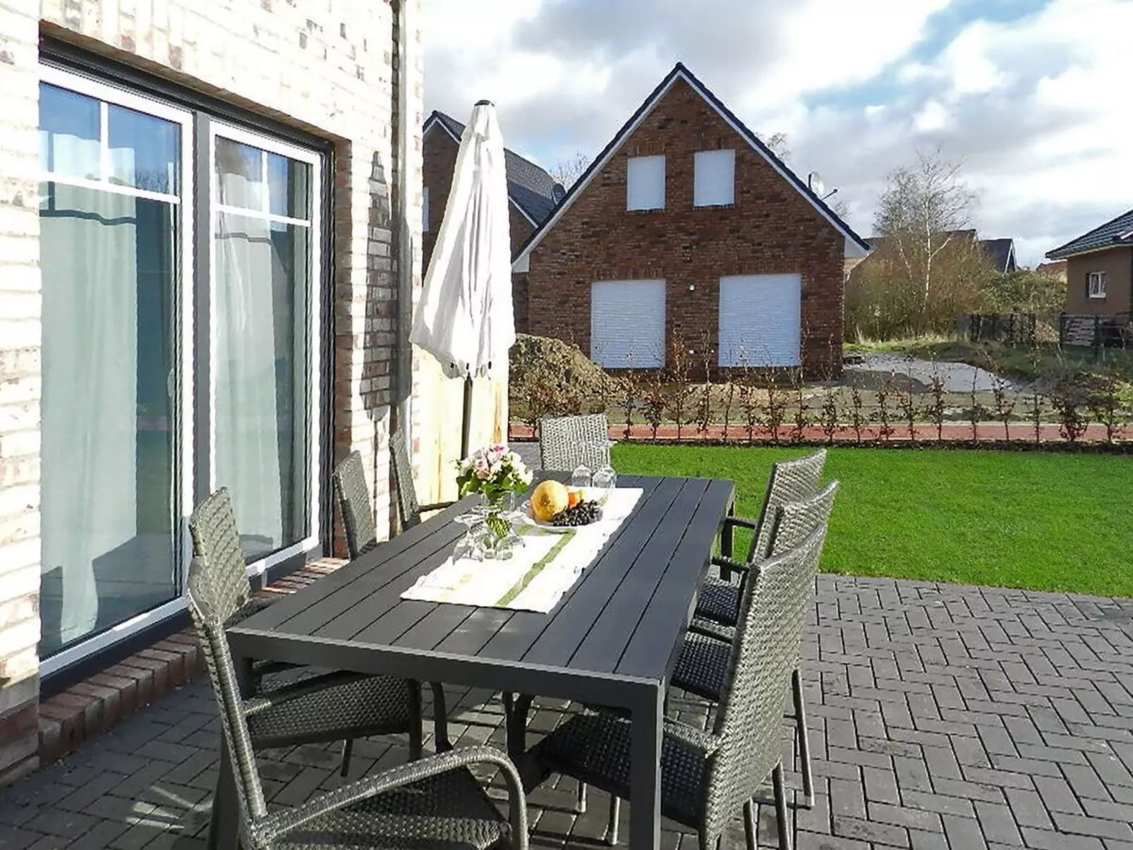 In Burhave mit Großer Terrasse-Buiten