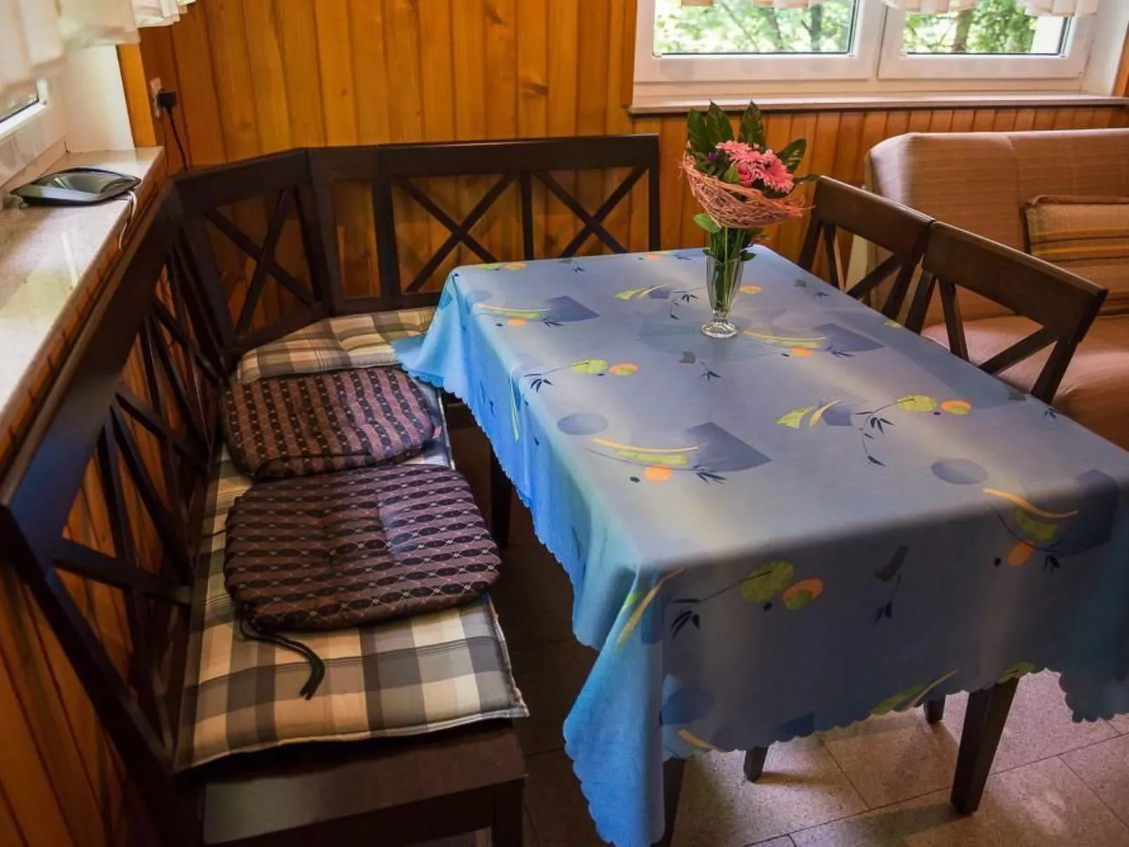 Kleines Haus am Rande des Waldes-Binnen