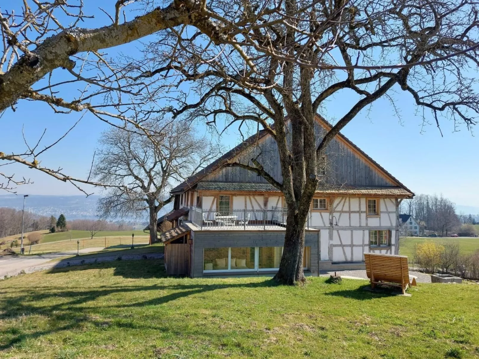 Historisches Riegel-Doppelbauernhaus-Buiten