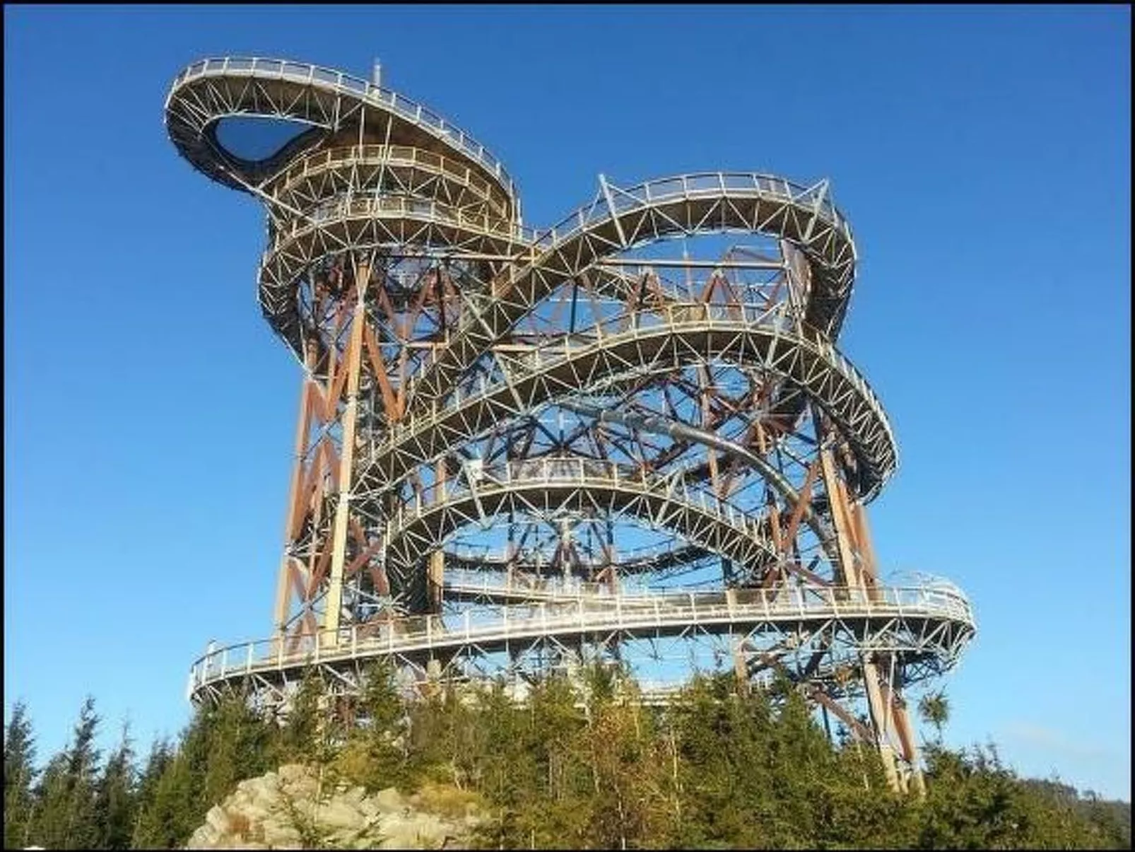 Chalet "Chestnut cottage" in den Bergen.-Buiten