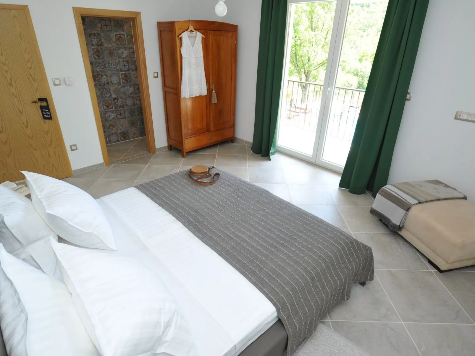 Alleinstehendes Ferienhaus mit Swimmingpool-Binnen