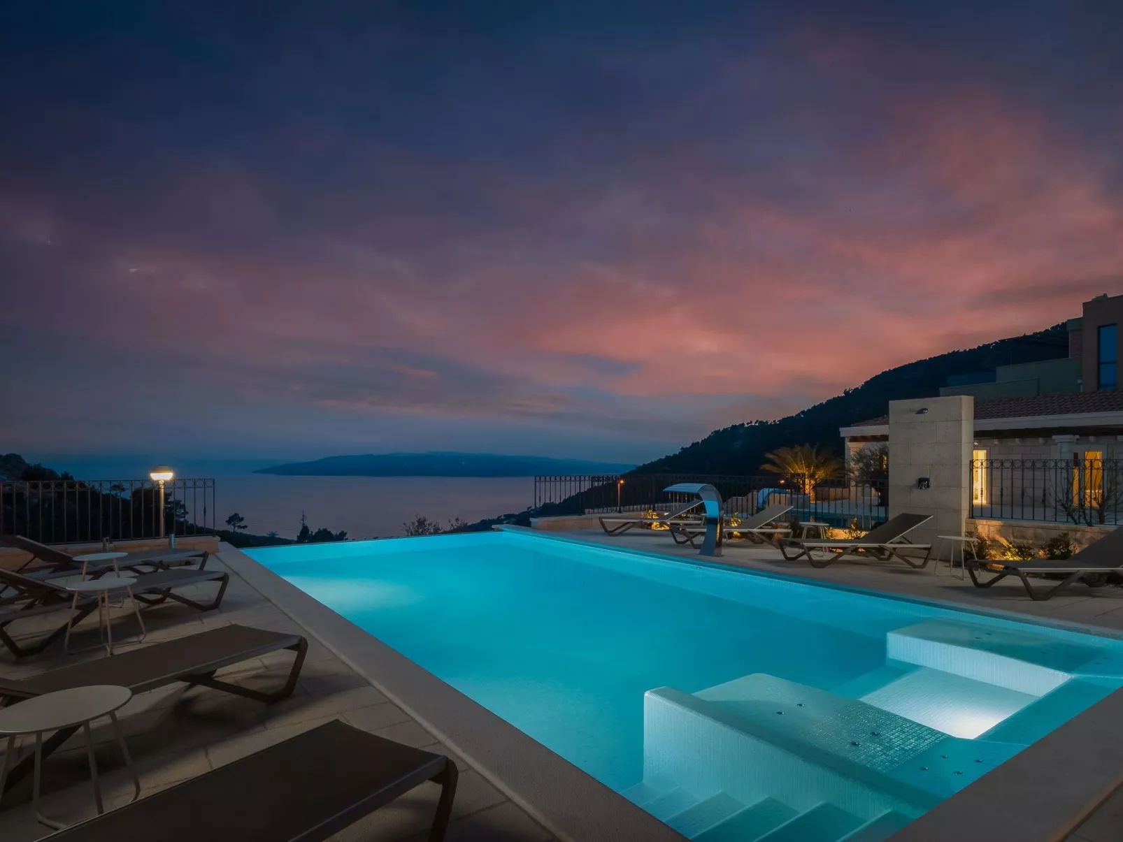 Villa Vespera mit atemberaubender Aussicht-Buiten