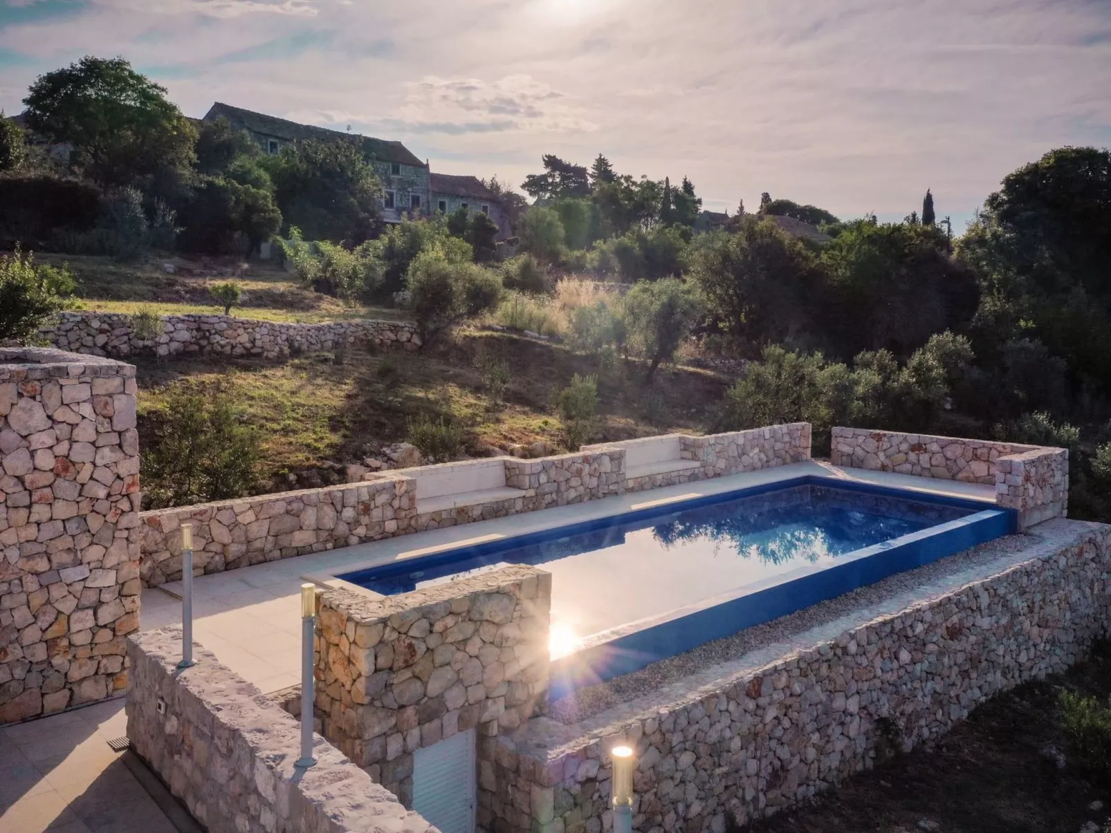 Villa Ella mit Infinity-Pool-Buiten