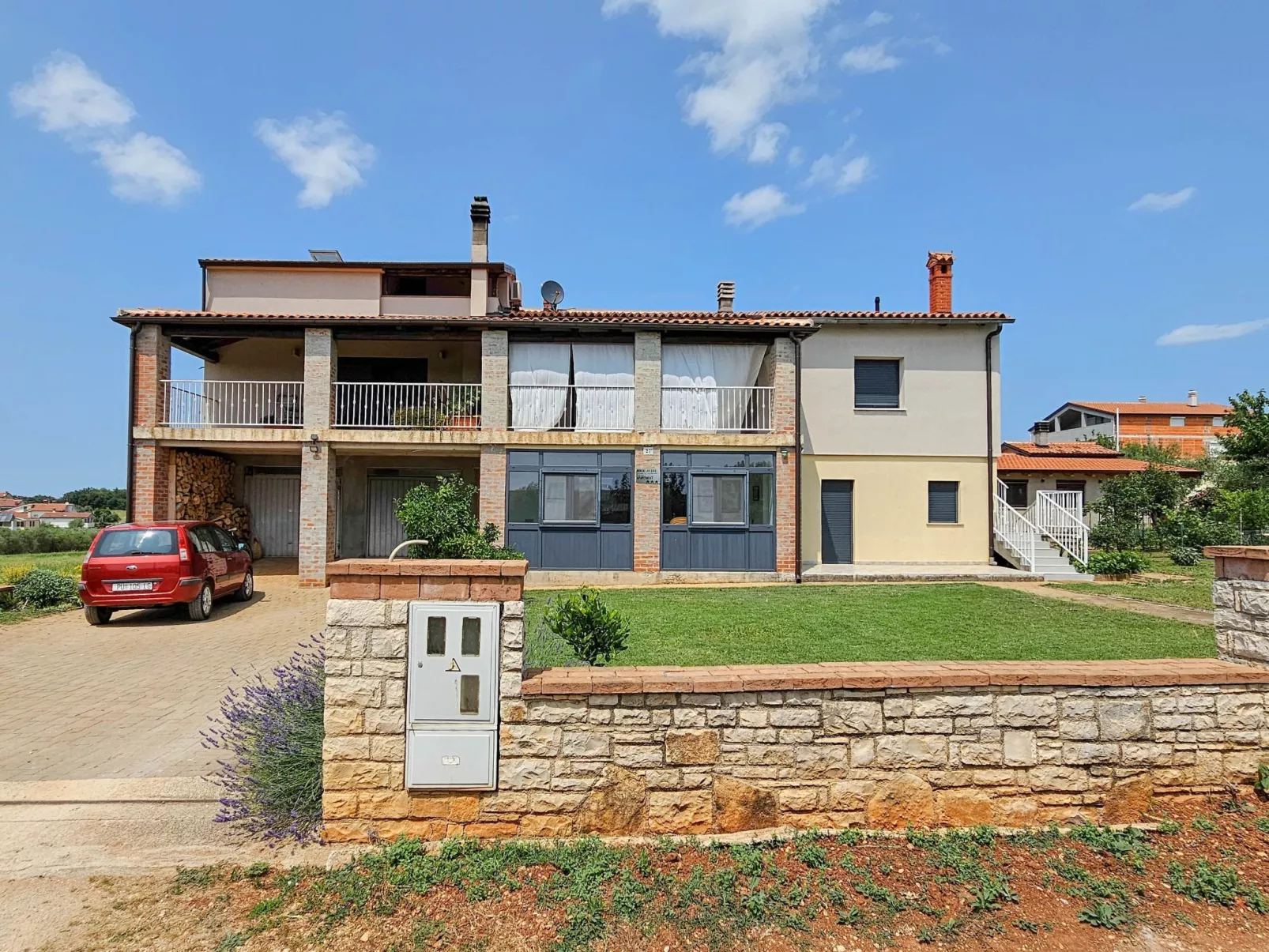 "Ines A5" mit Balkon-Buiten