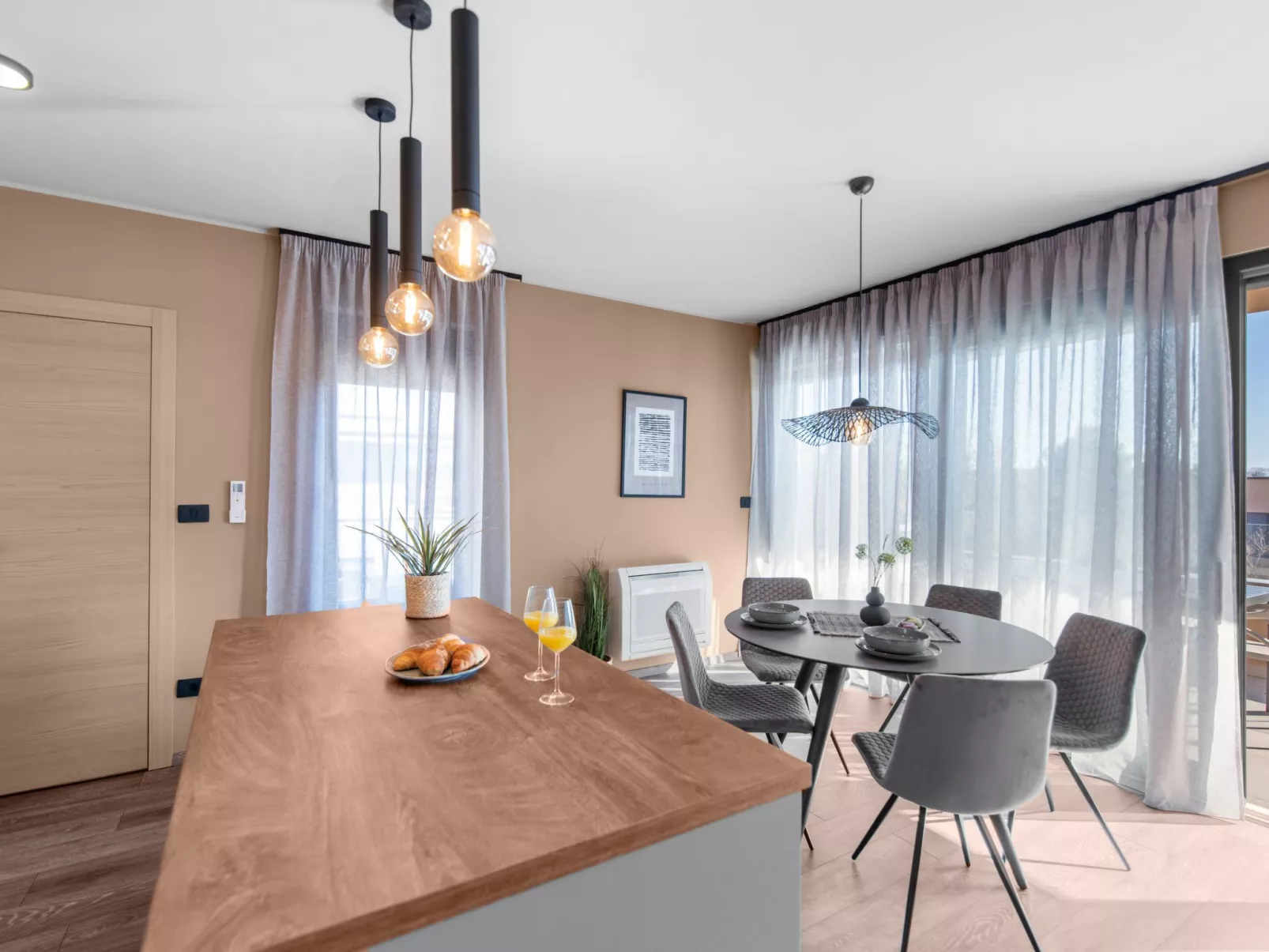 Villa Querchus Penthouse 8 partment mit Jacuzzi-Binnen