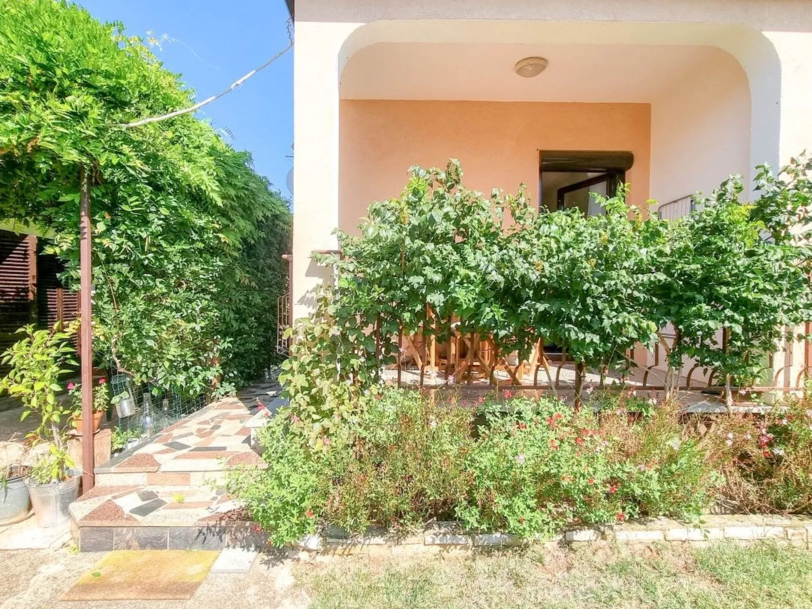 Wohnung "Maria 2" mit Terrasse-Buiten