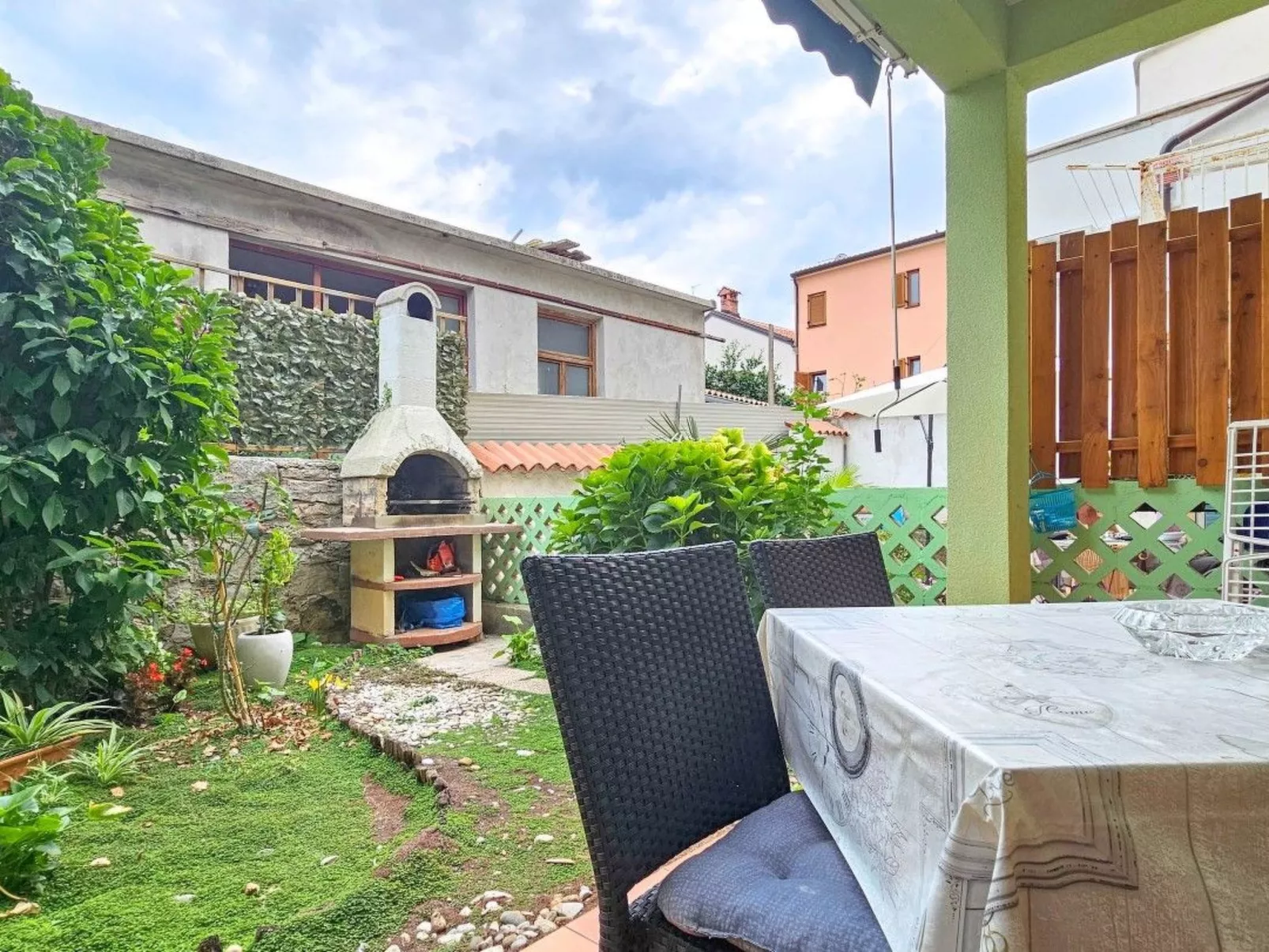 Mit Blick auf das Wasser-Buiten