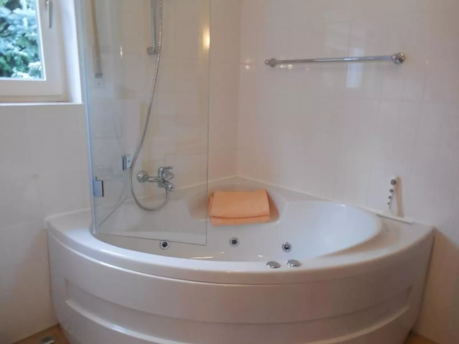 Exklusive Ferienwohnung mit Loggia am Waldrand-Image-tags.info