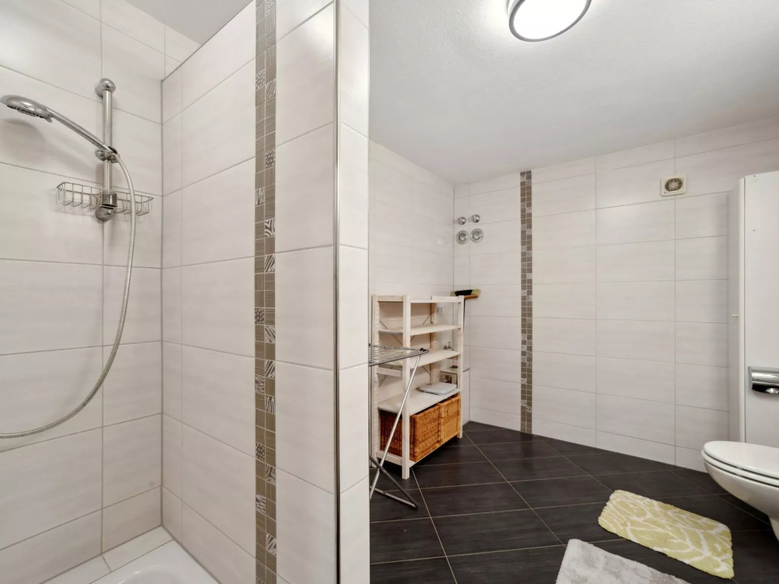 Home of Family-Binnen