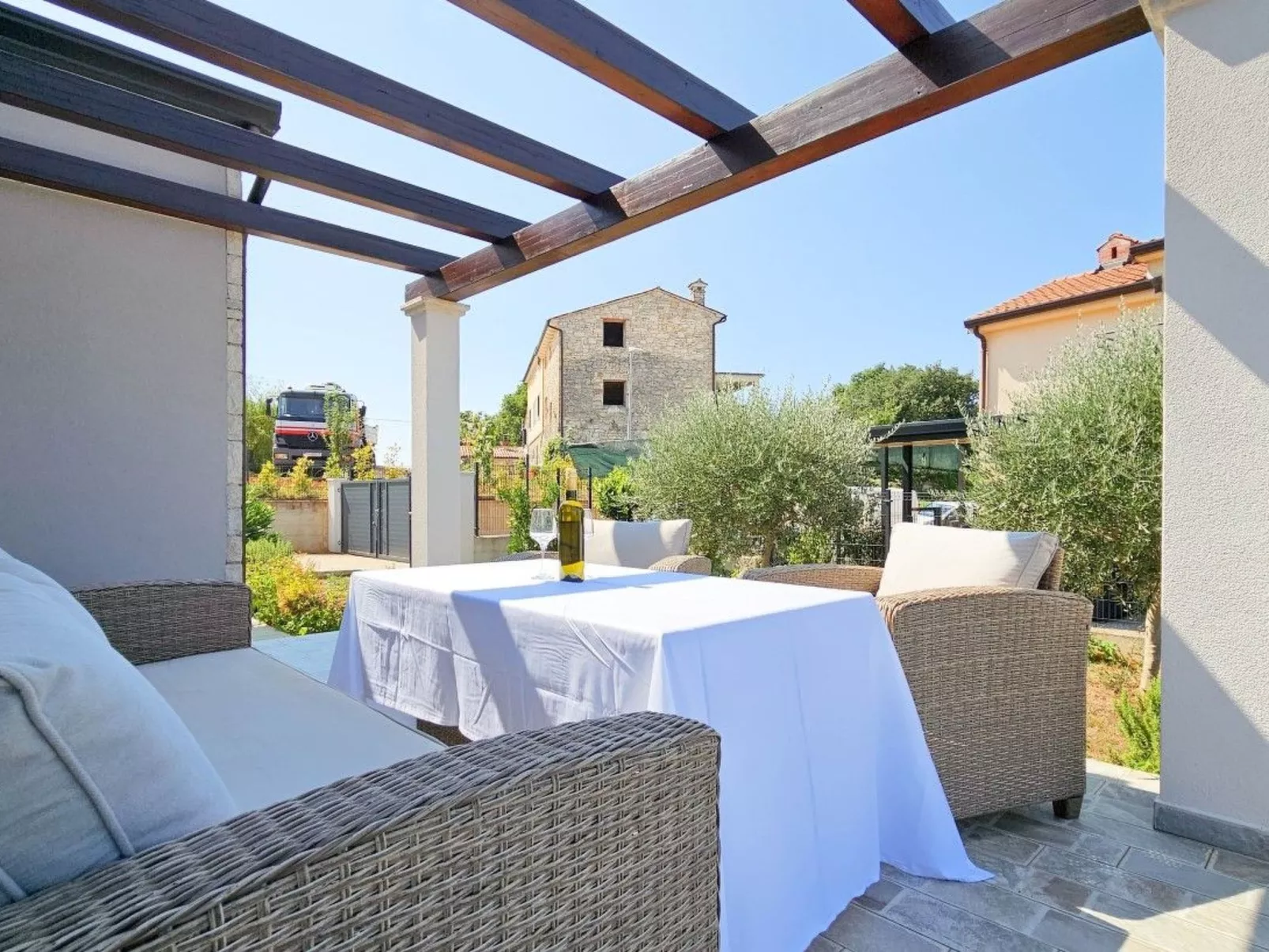 "Villa Pavlovic" mit Garten und Grill-Binnen