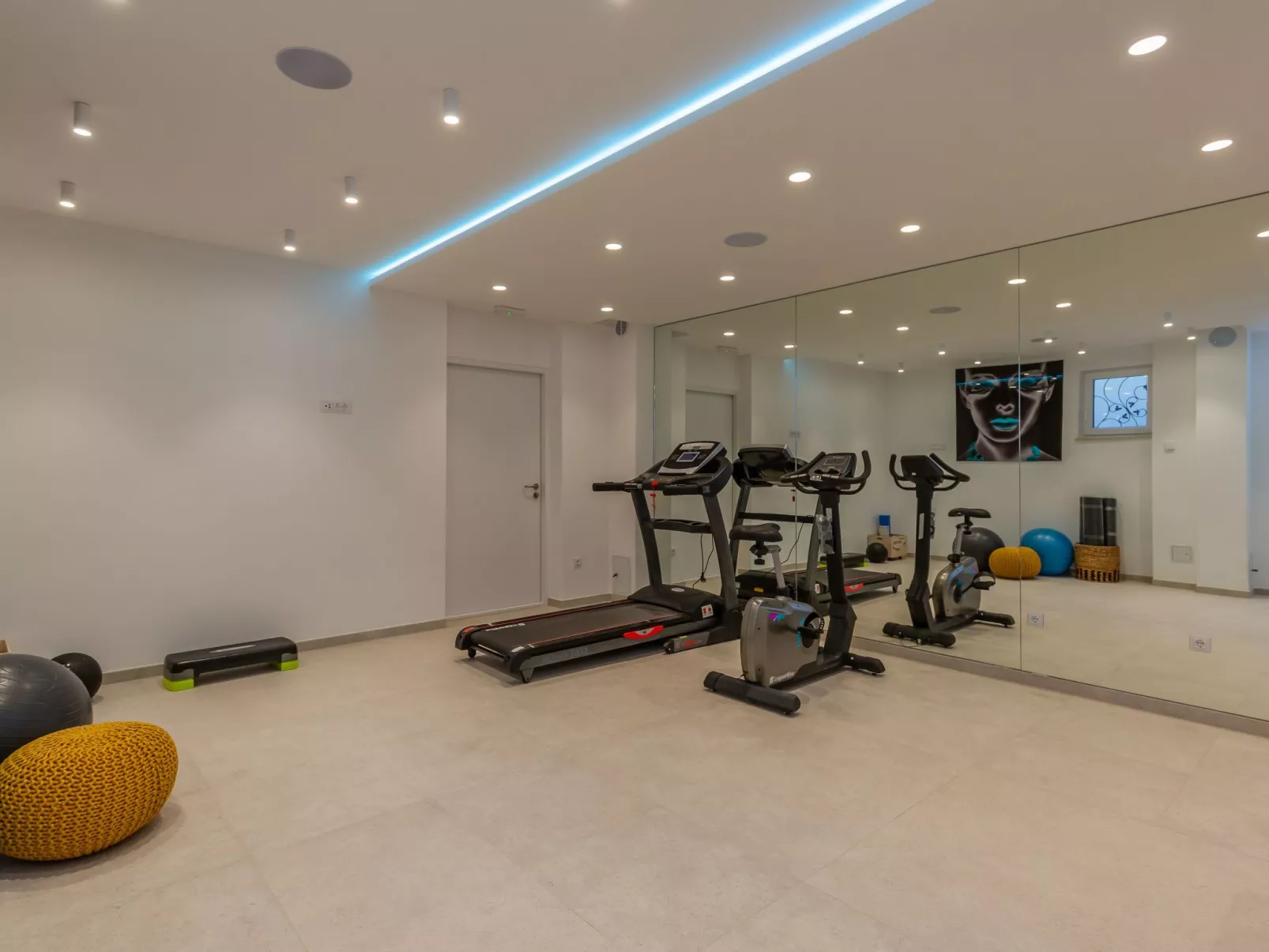 In Dugopolje mit Privatem Pool-Binnen