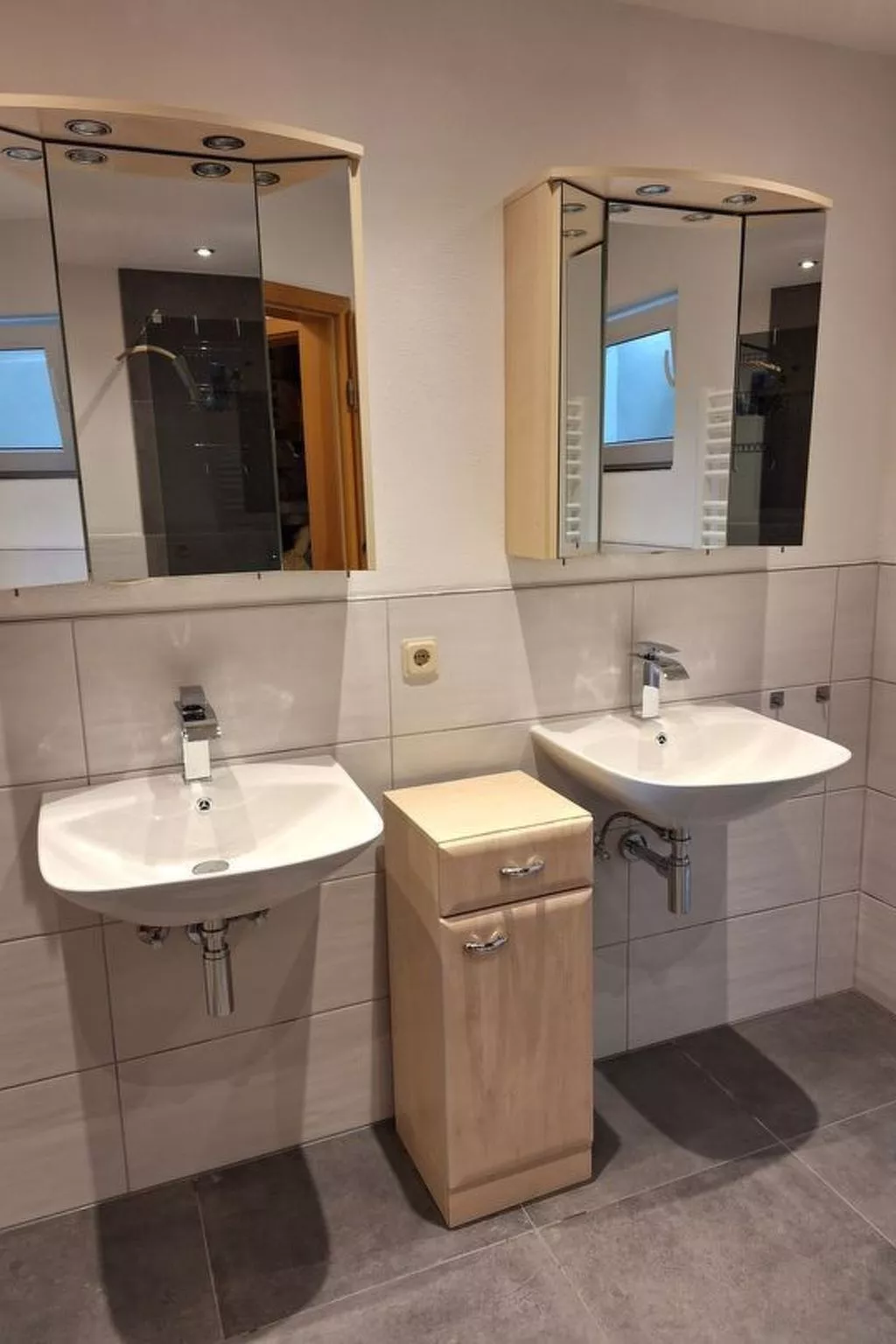 Mit sonniger Terrasse und Ausblick-Image-tags.info