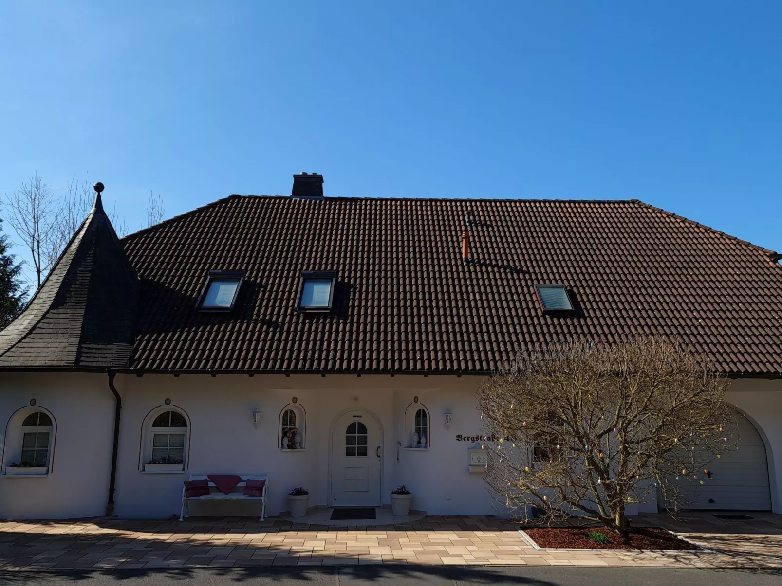 Dreibettzimmer mit Lounge-Terrasse und Garten - Buiten