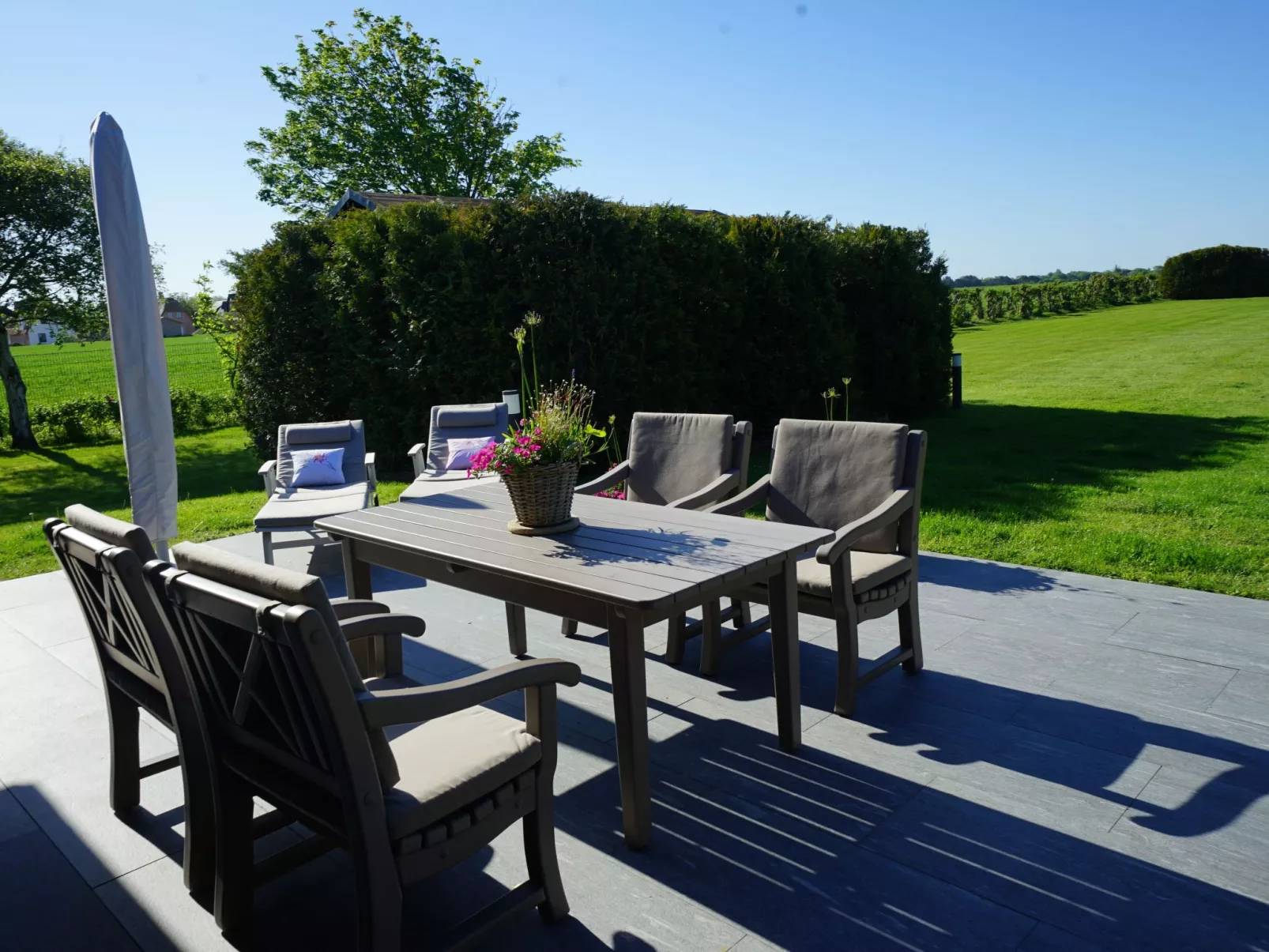 In Großmorsum mit Terrasse und Grill-Buiten