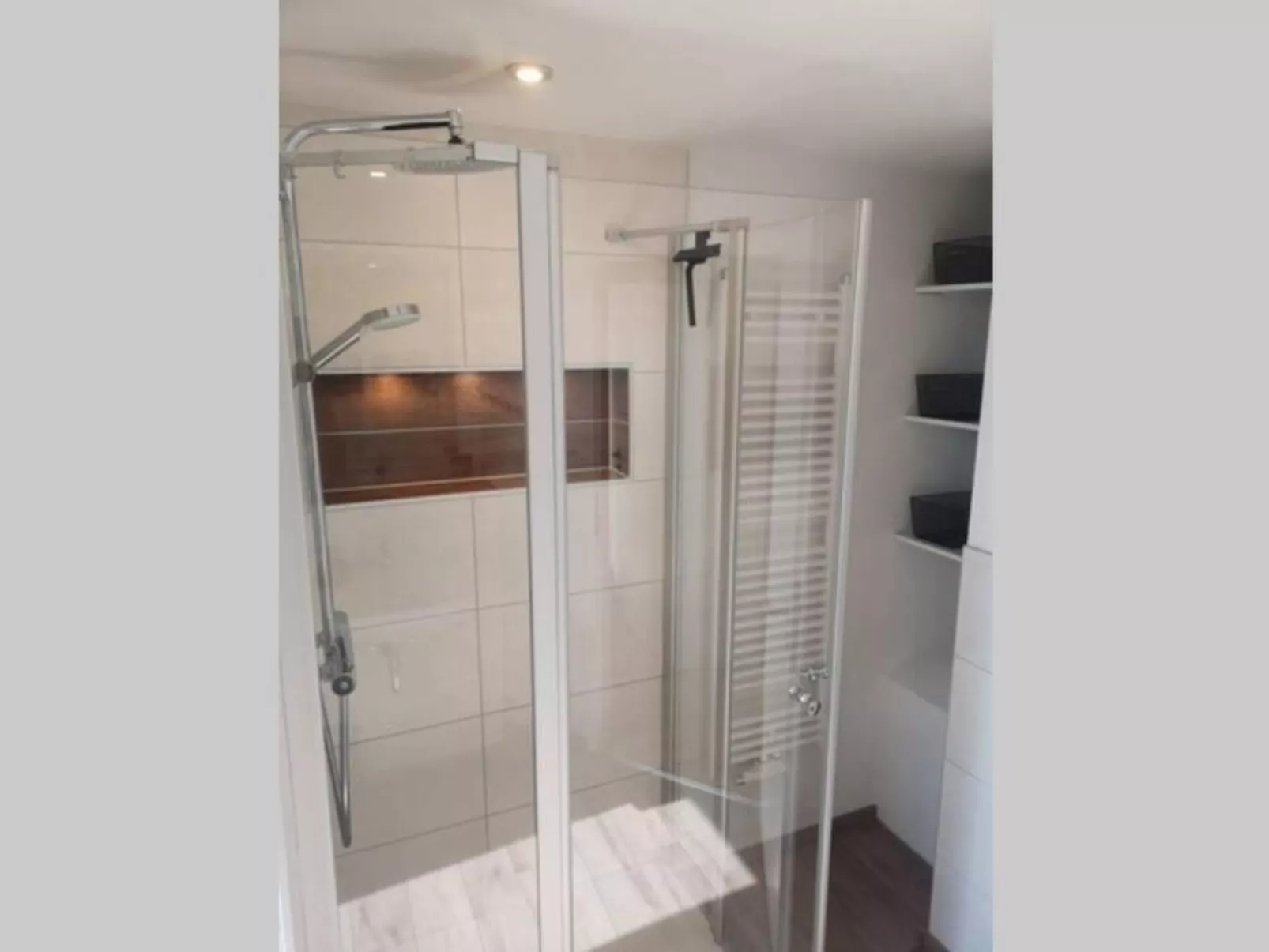 Moderne Ferienwohnung mit Hot Tub und Fasssauna-Binnen