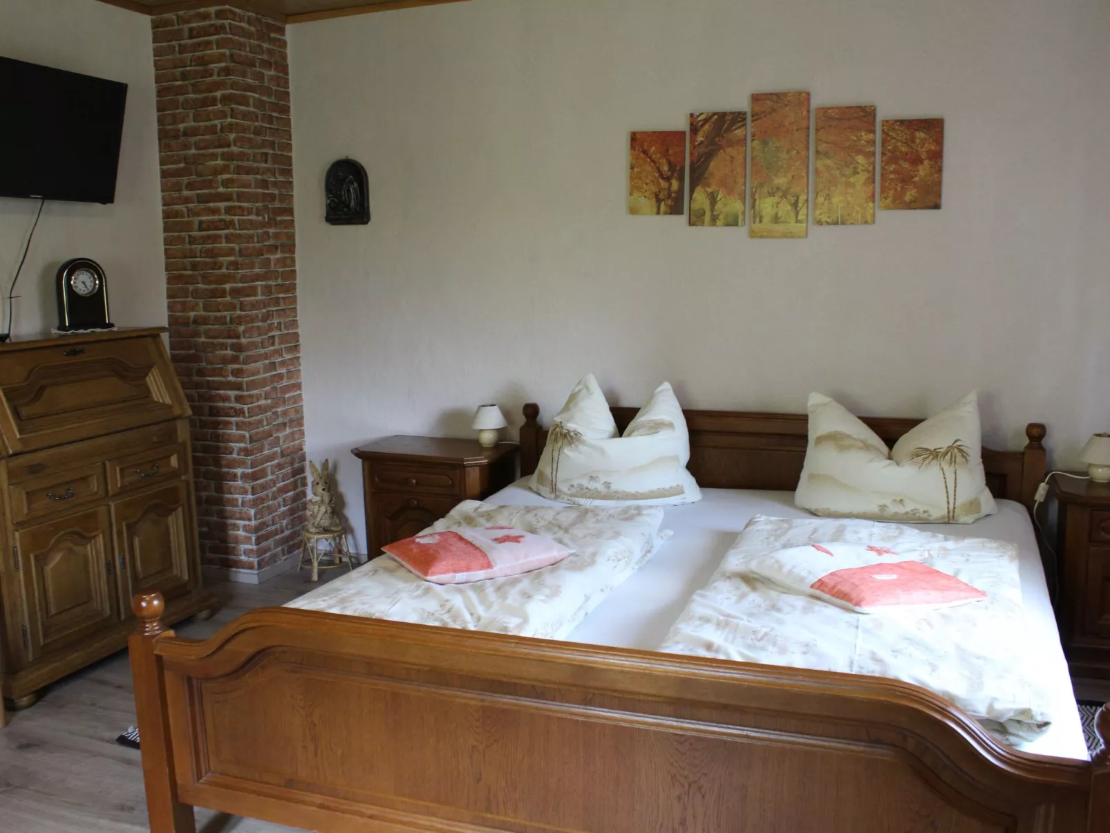 Mit Kaminofen, Fitnessraum und Sauna-Binnen