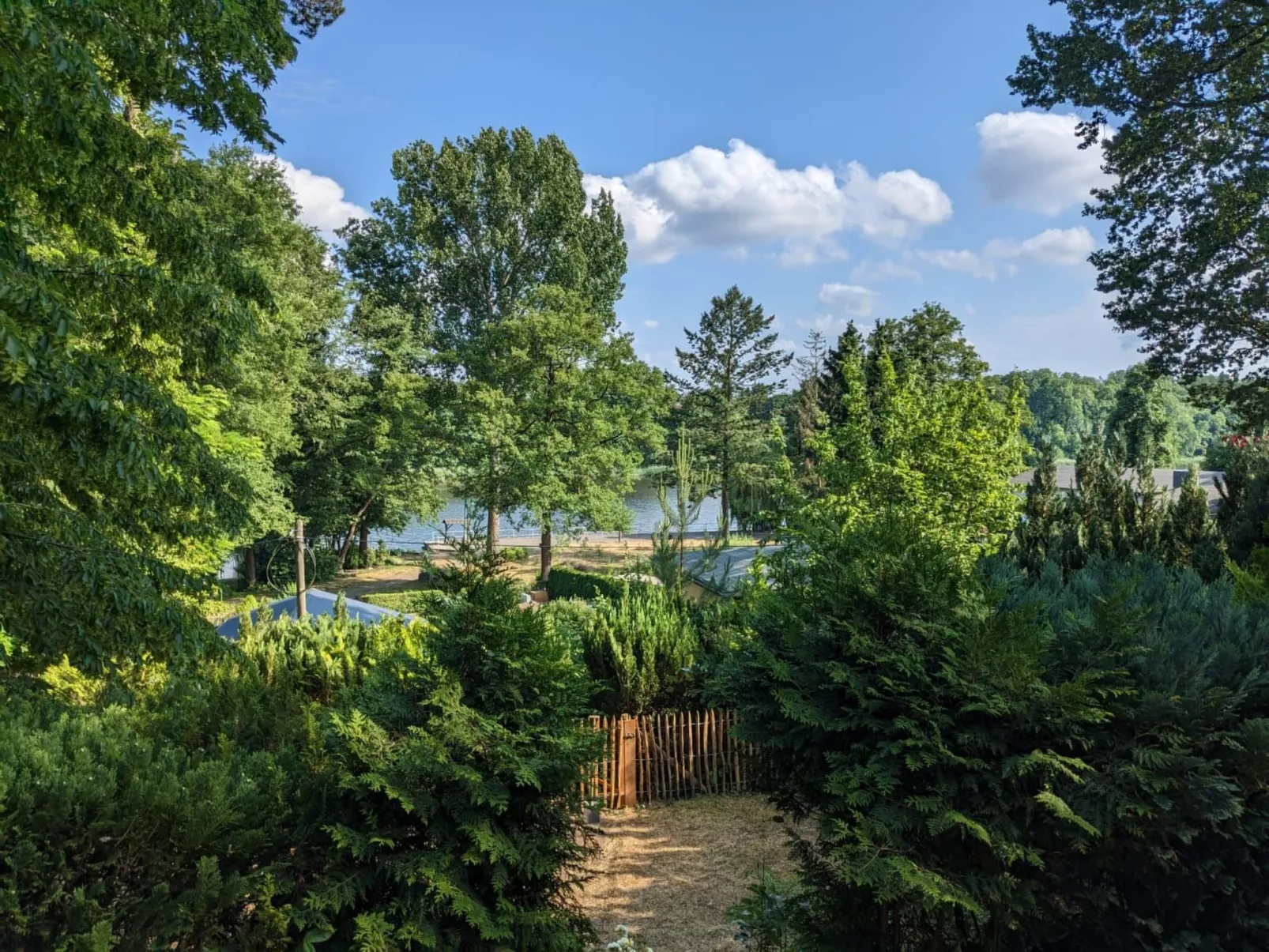 In Süd-Waldhanglage mit tollem Seeblick-Buiten