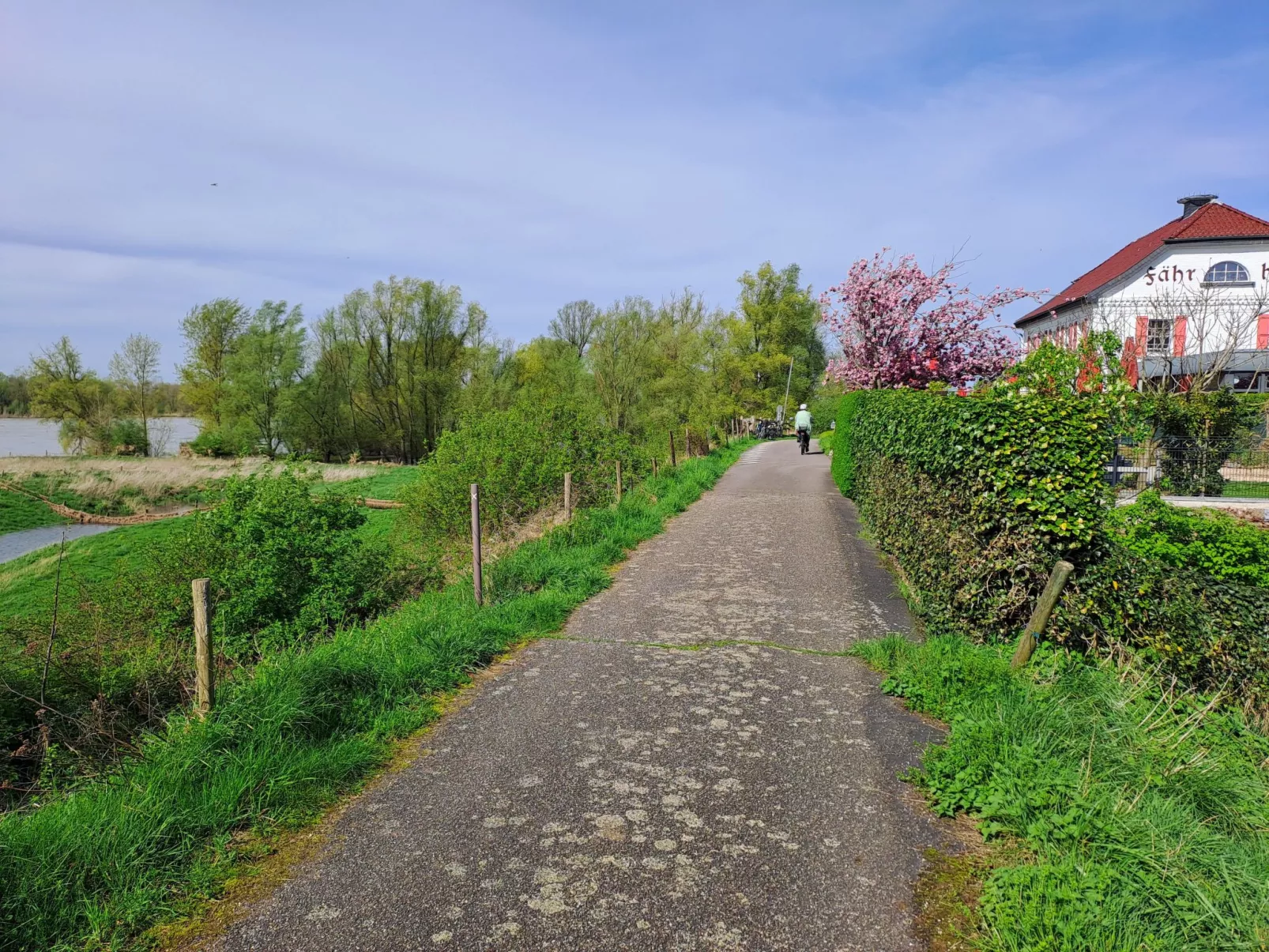 Appartement mit Balkon-Buiten