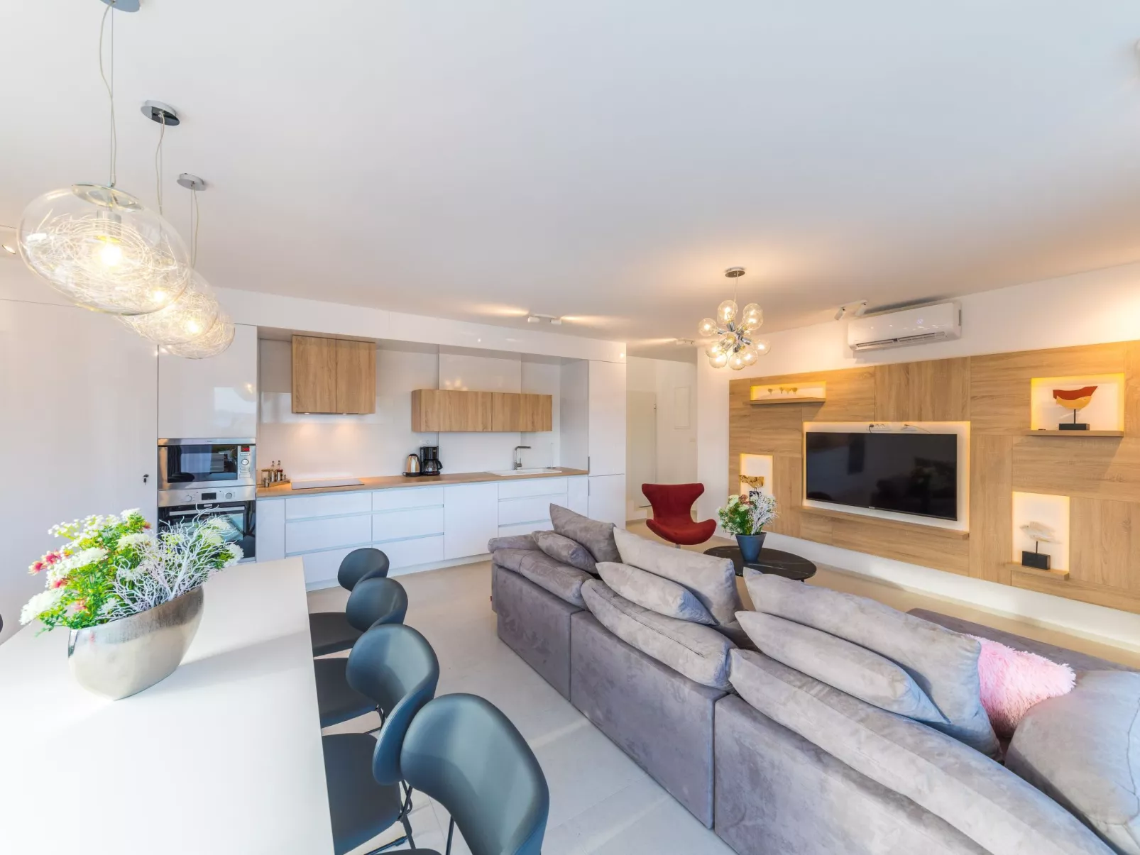 Modern eingerichtete Villa Ingrid mit beheiztem Pool - Binnen