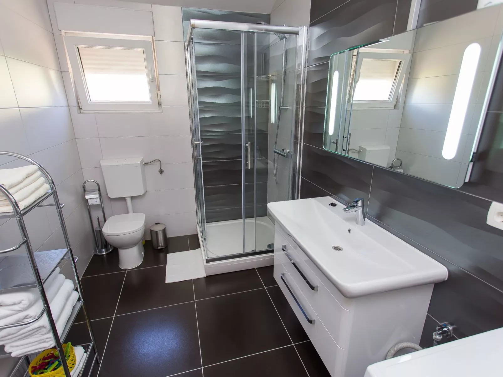 Moderne ap. 2 mit Pool und Grill in der Nähe von Split und Trogir-Binnen