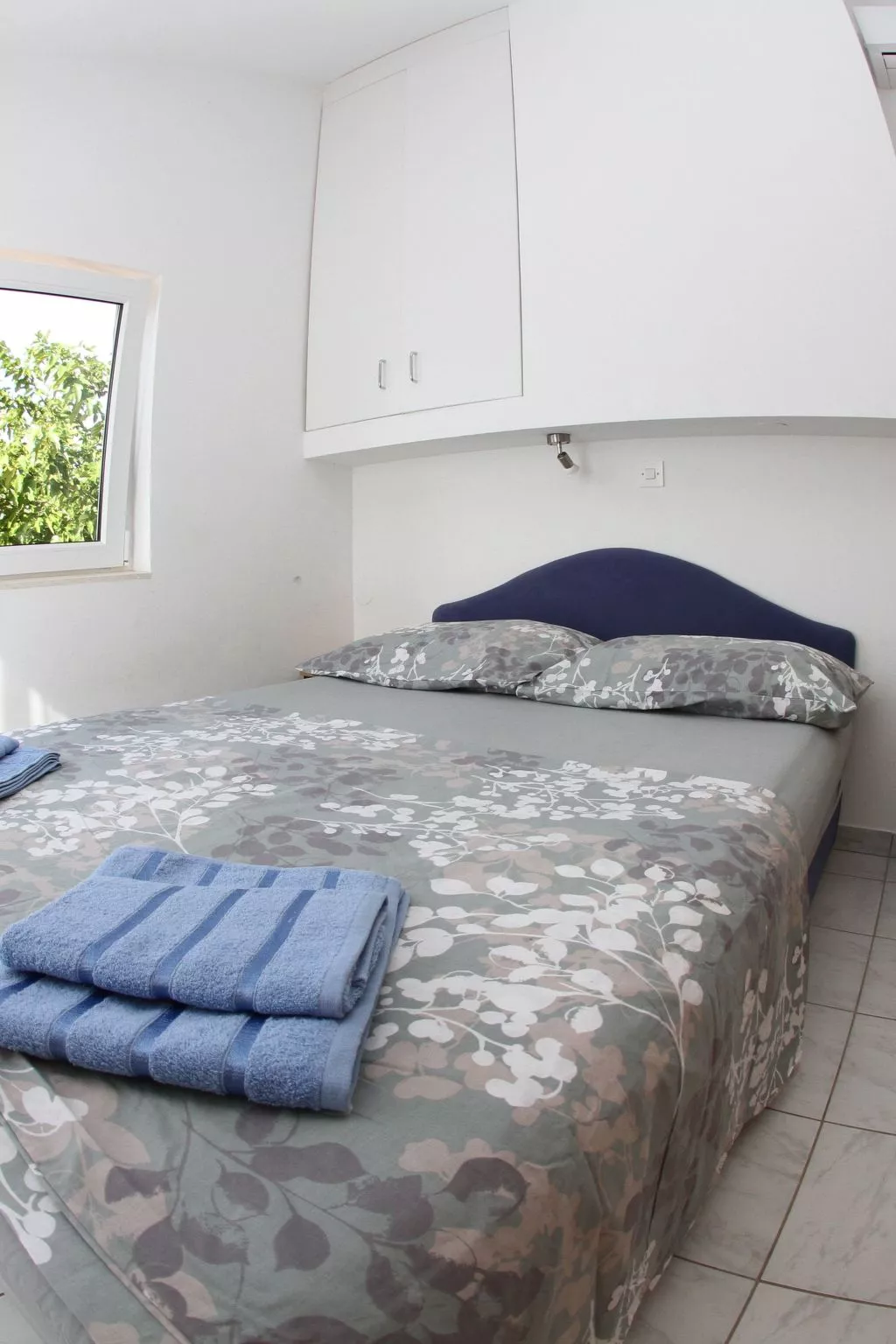 Geräumige Ferienvilla mit Pool und Meerblick-Binnen