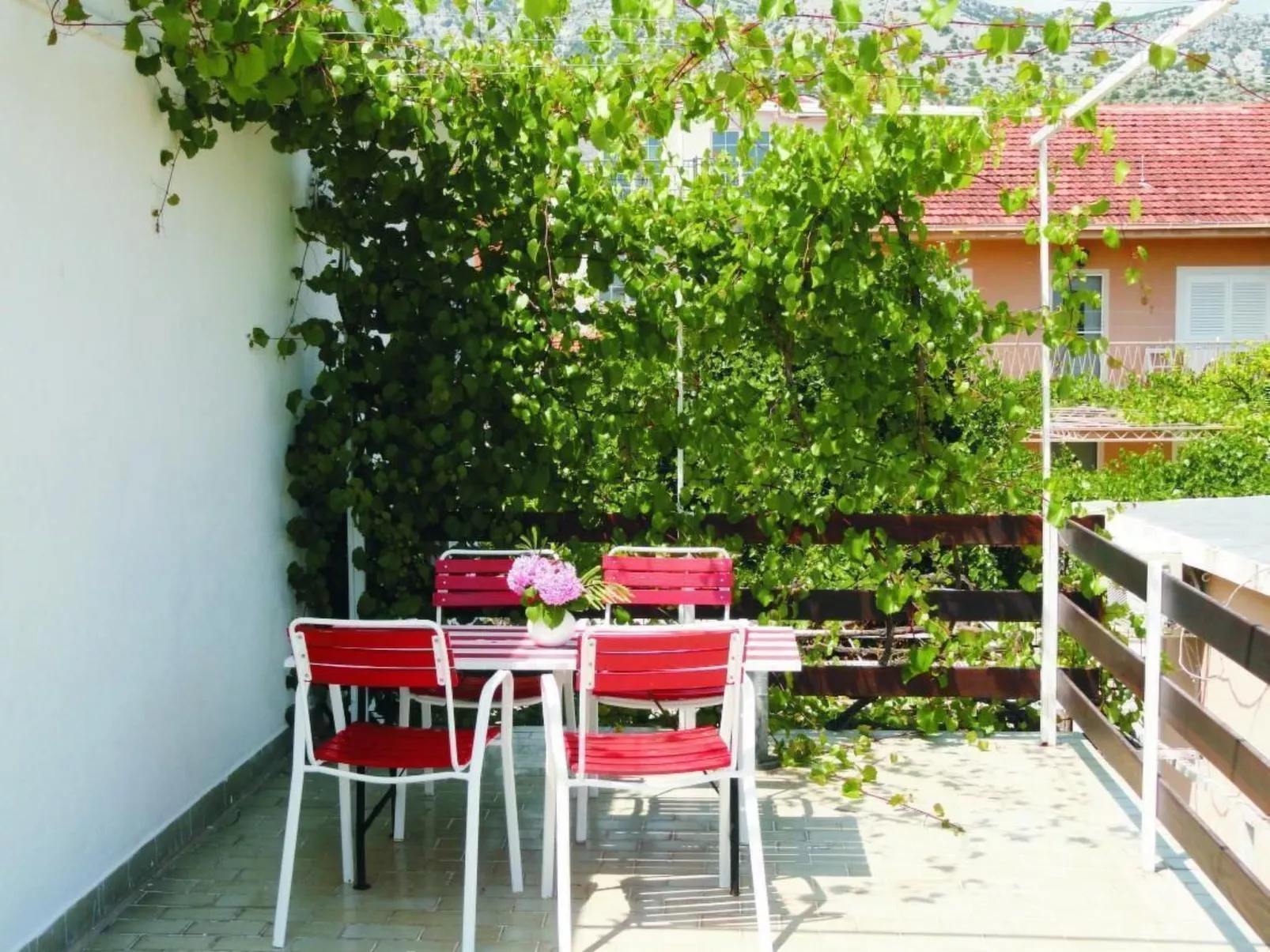 Karmen auf zwei Ebenen mit Garten-Buiten