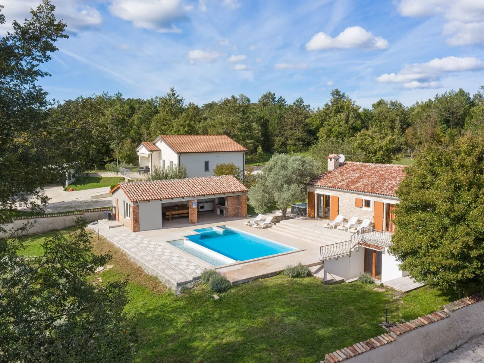 Haus in Bertoši mit privatem Pool-Buiten