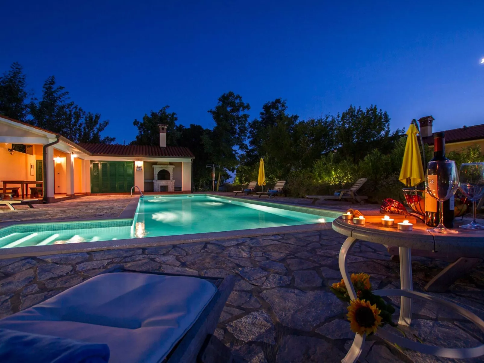 Villa Maggie mit Gemeinschaftspools-Buiten
