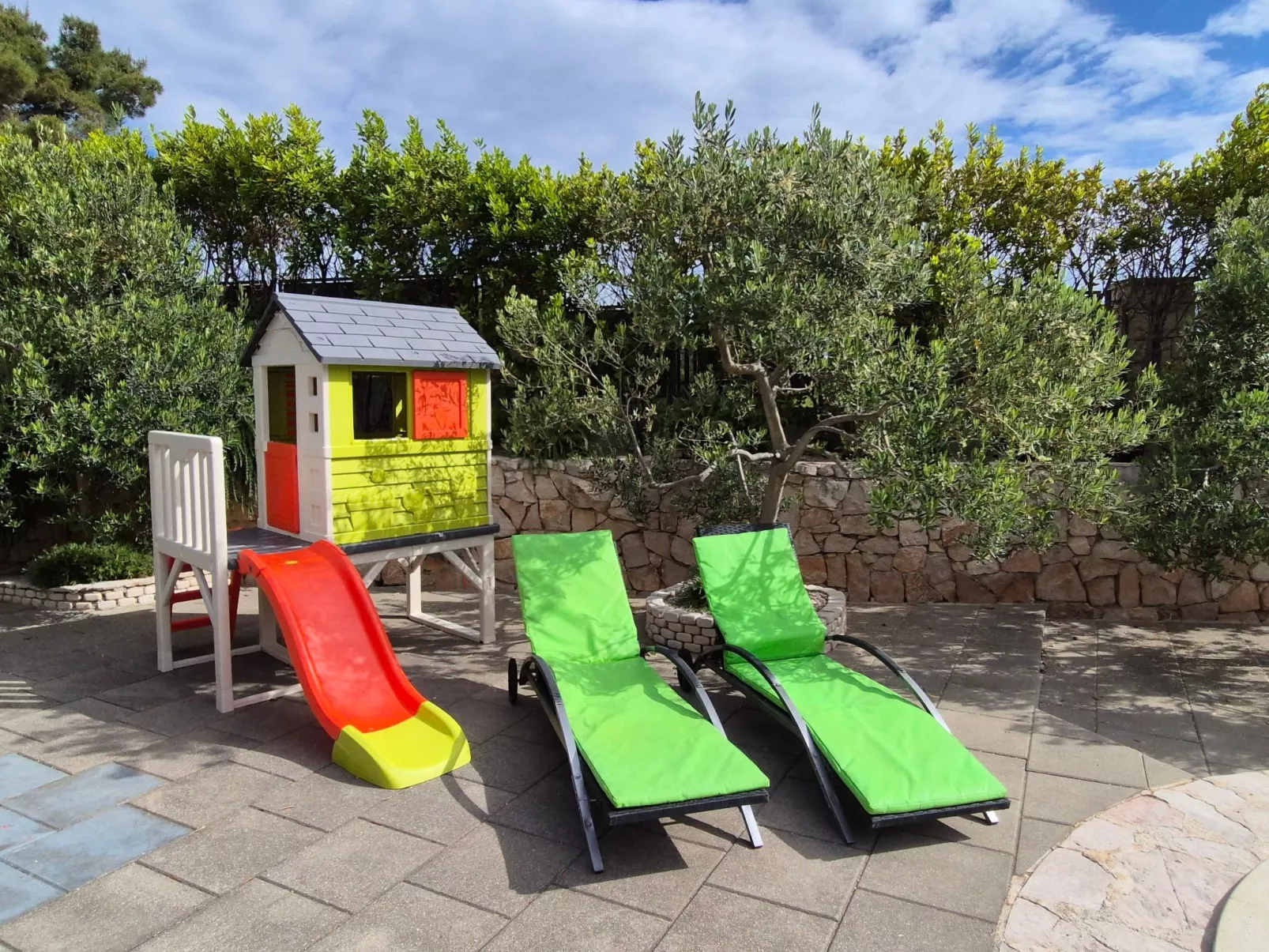 Komfortables Haus in Selca mit privatem Parkplatz-Buiten