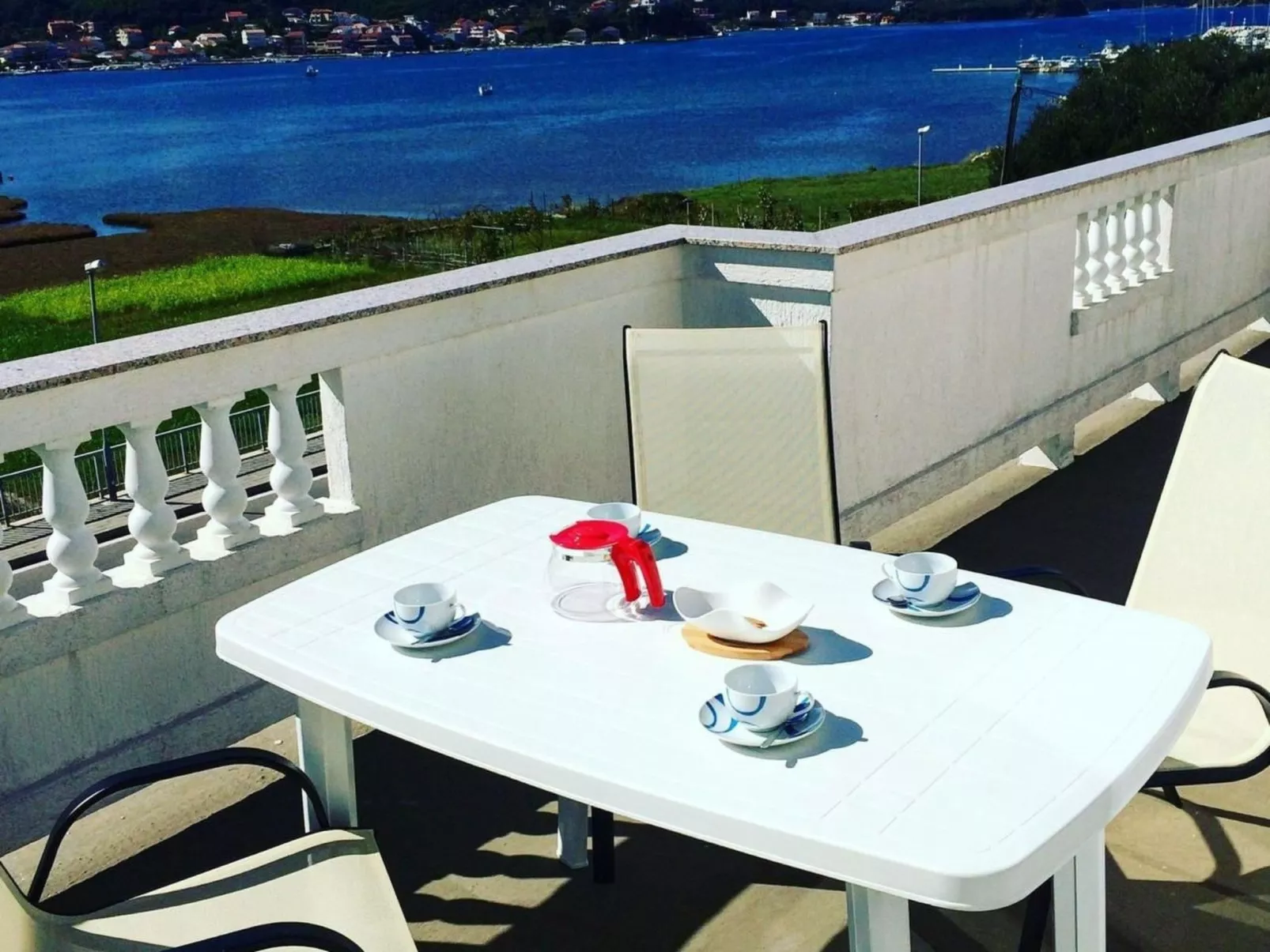 Apartment Karlo auf zwei Wohnebenen, mit Meerblick-Buiten