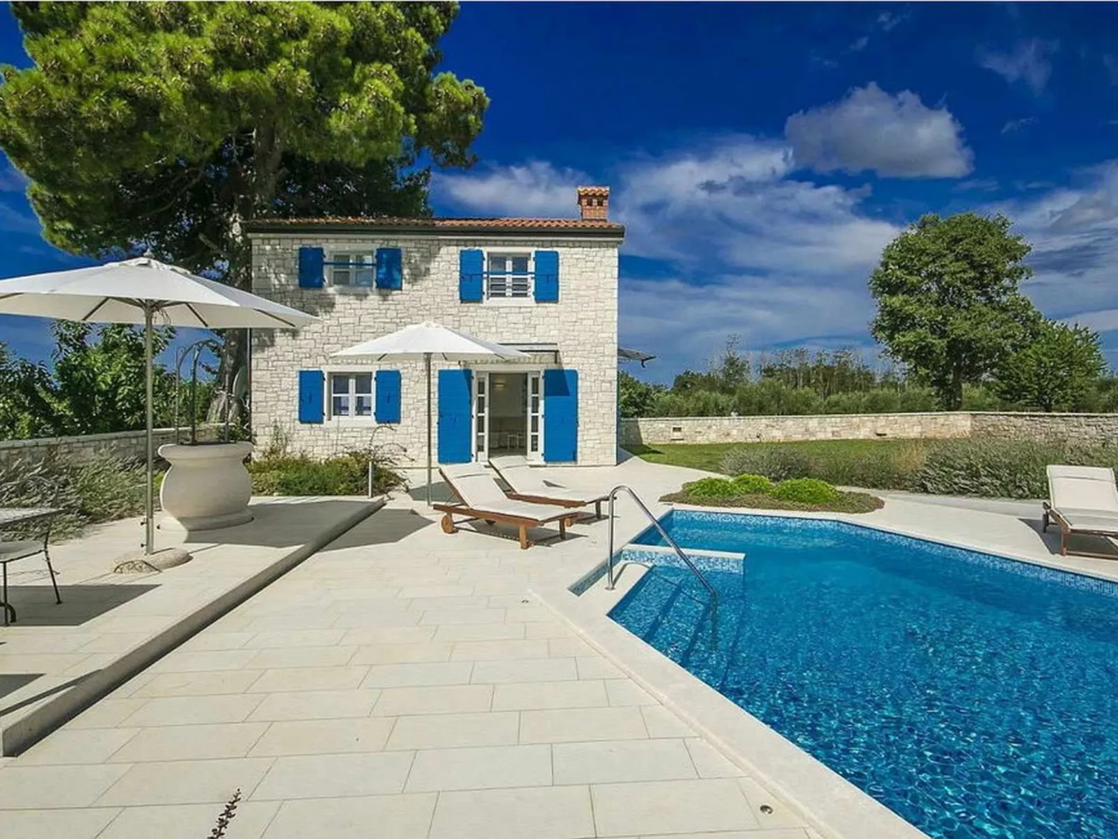 Villa Lenka mit Pool-Buiten