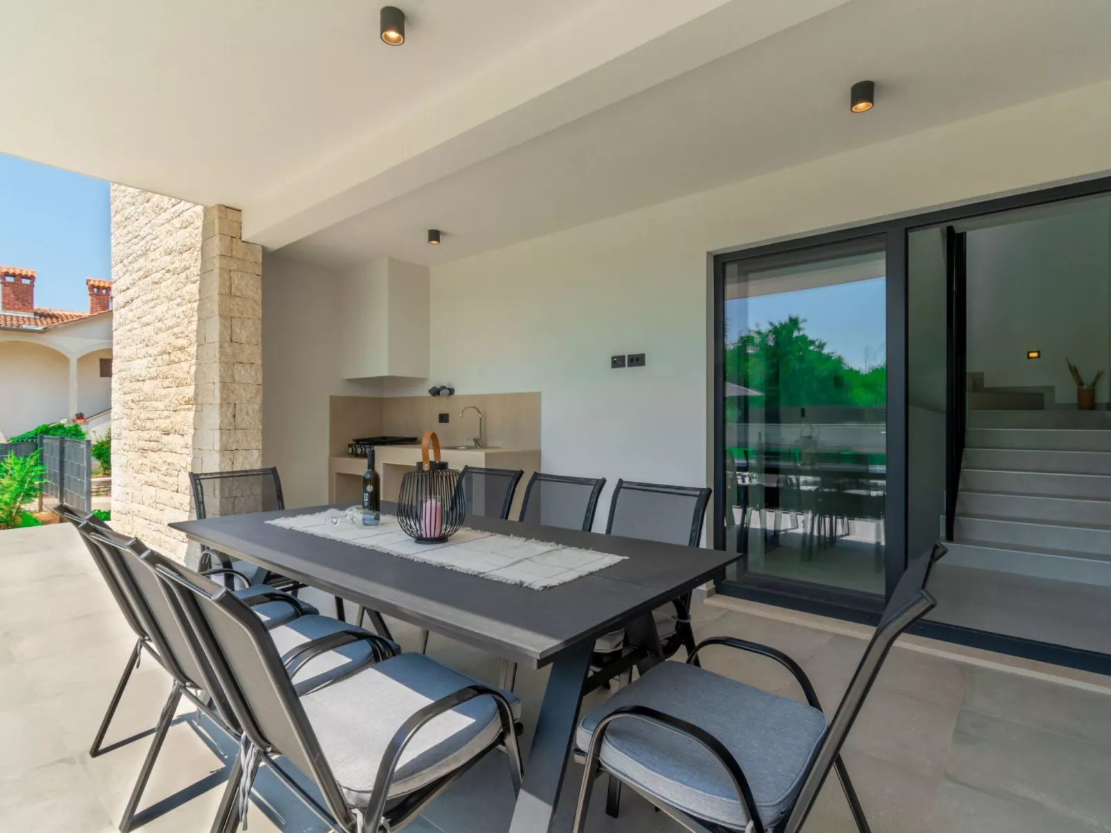 Modern 300m² Villa - King Beds and Leisure Zone-Buiten