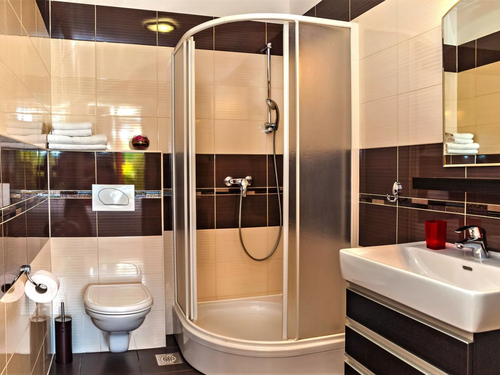 Ein luxuriöses Apartment in der Nähe des Zentrums, am Flussufer-Image-tags.info