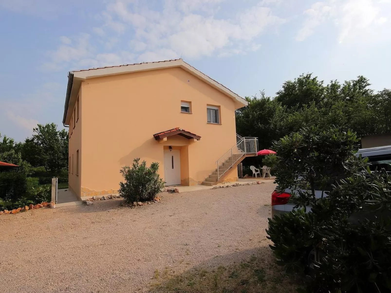 Wohnung in Šilo mit privatem Parkplatz-Buiten