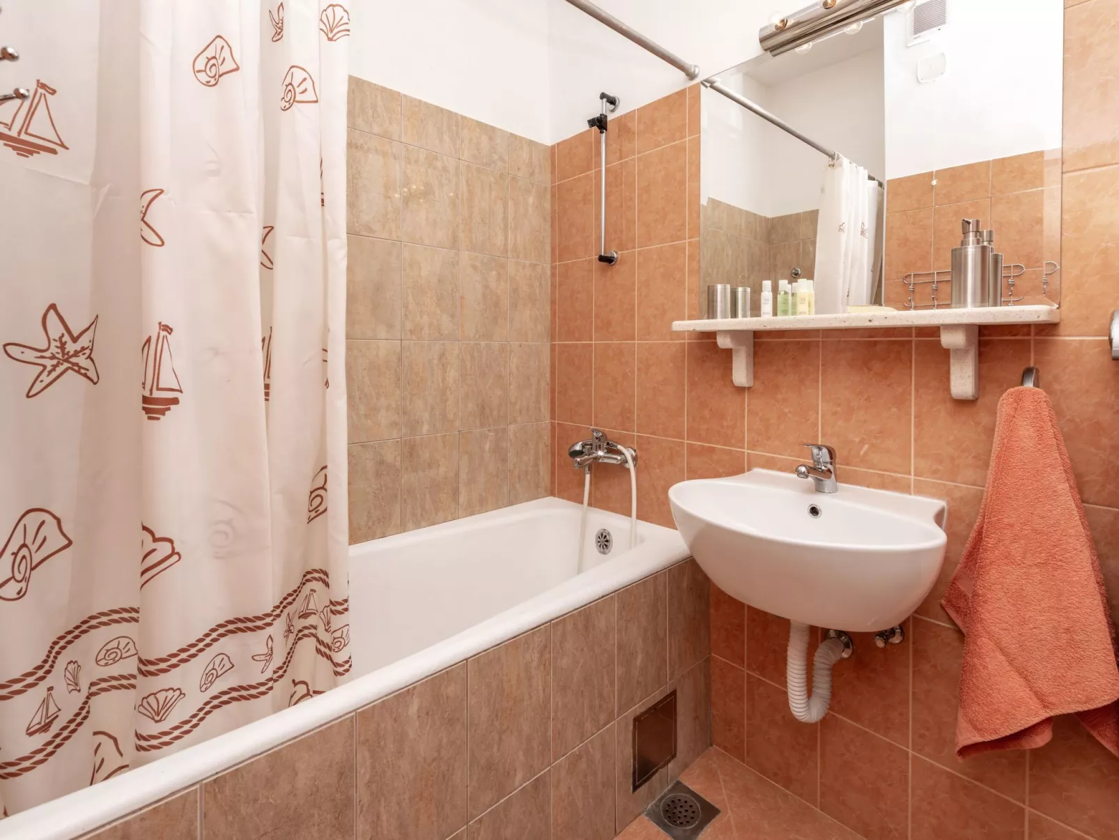 Geräumige Ferienwohnung mit eigener Terrasse-Binnen