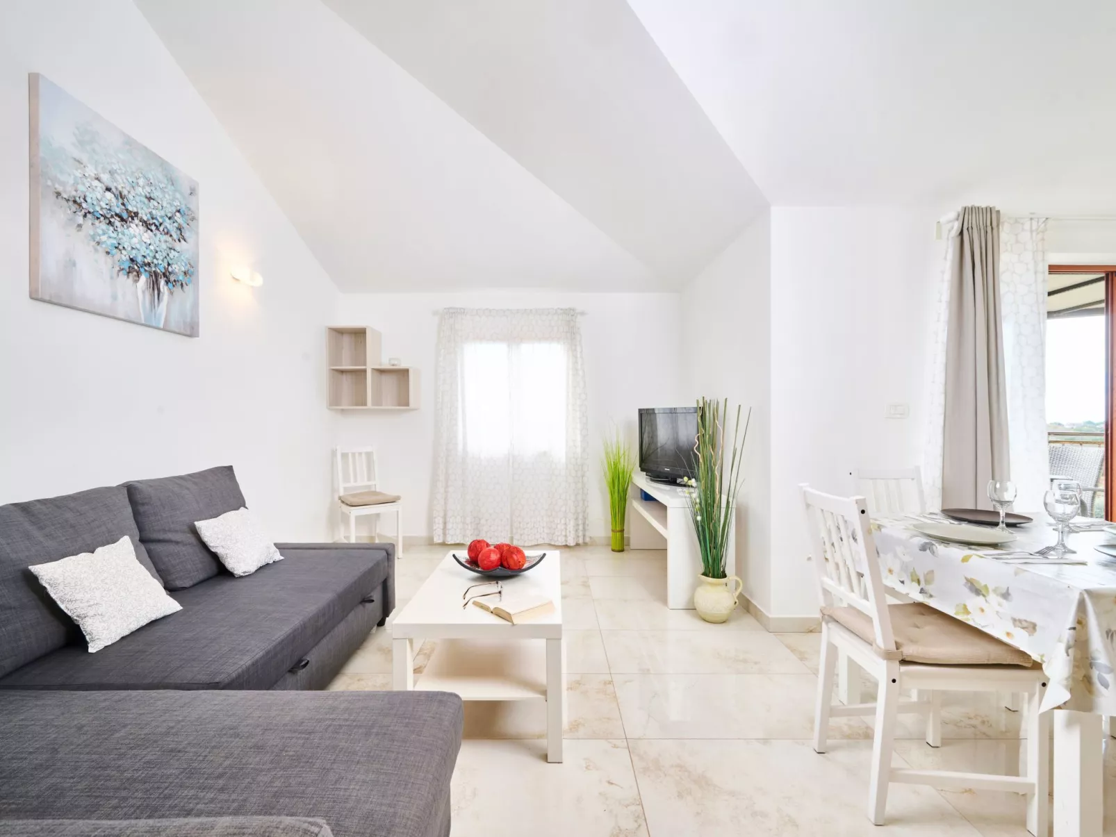 App für bis zu 6 Personen.-Binnen