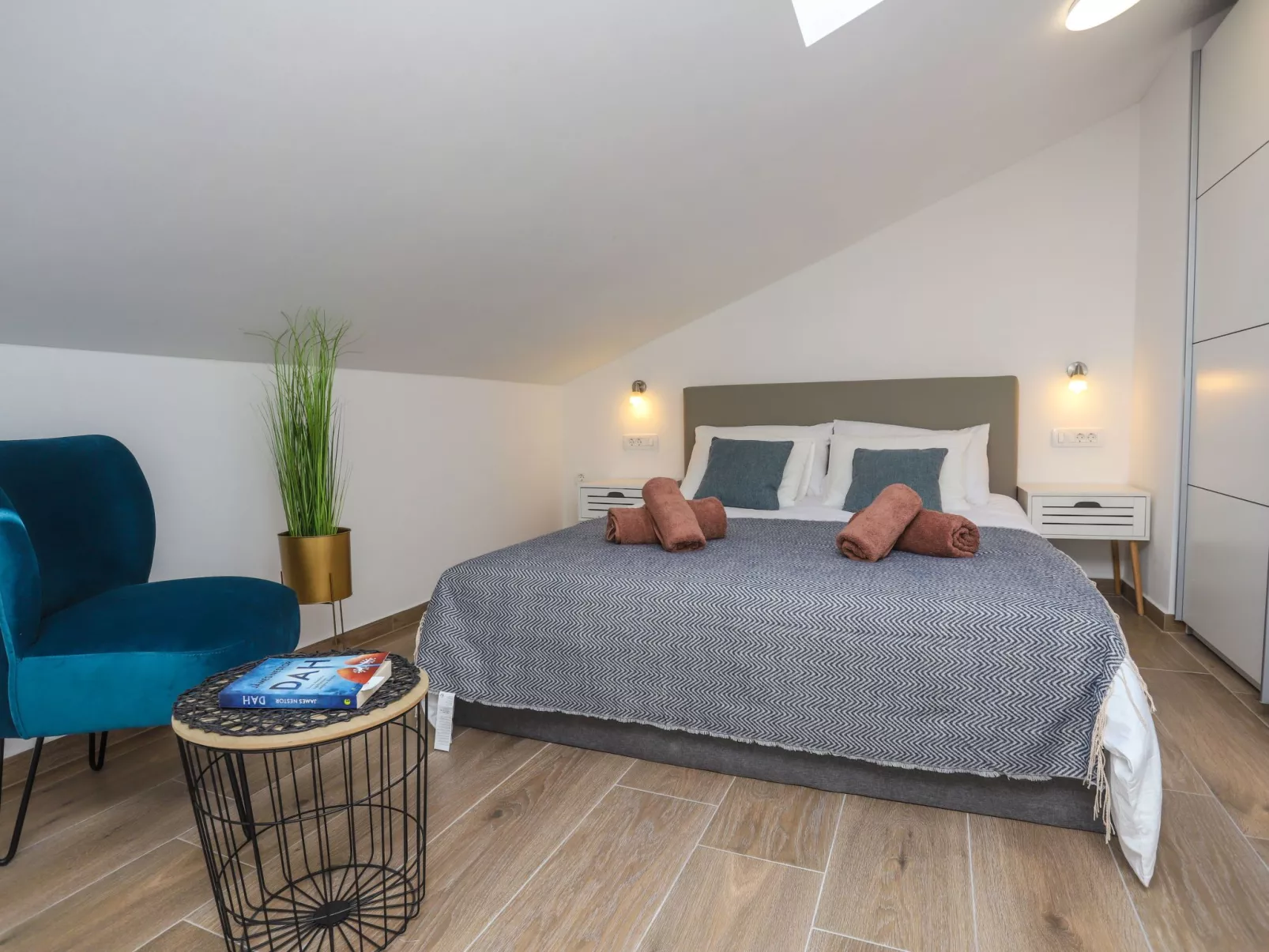 Resience Radovan 4-Binnen