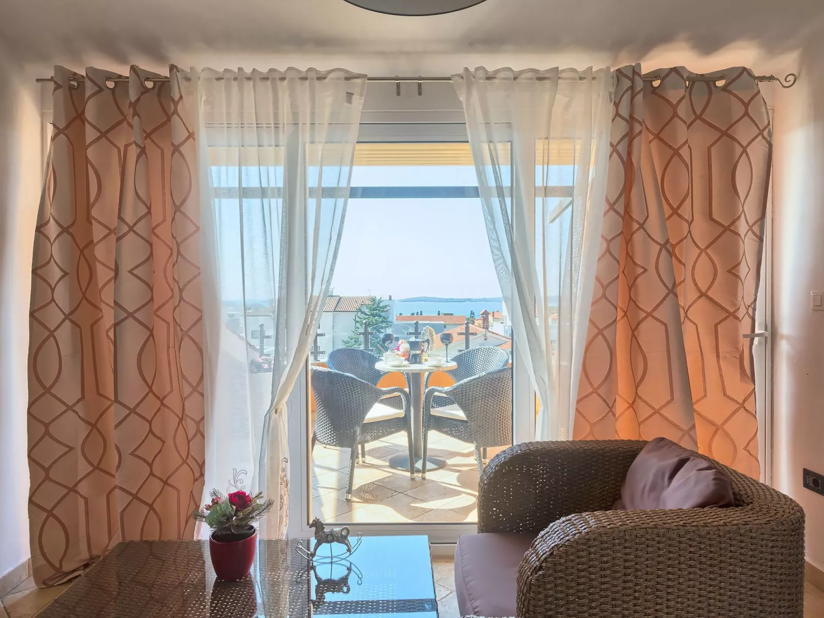 Geräumige Ferienwohnung für vier Personen mit Balkon und Meerblick-Binnen