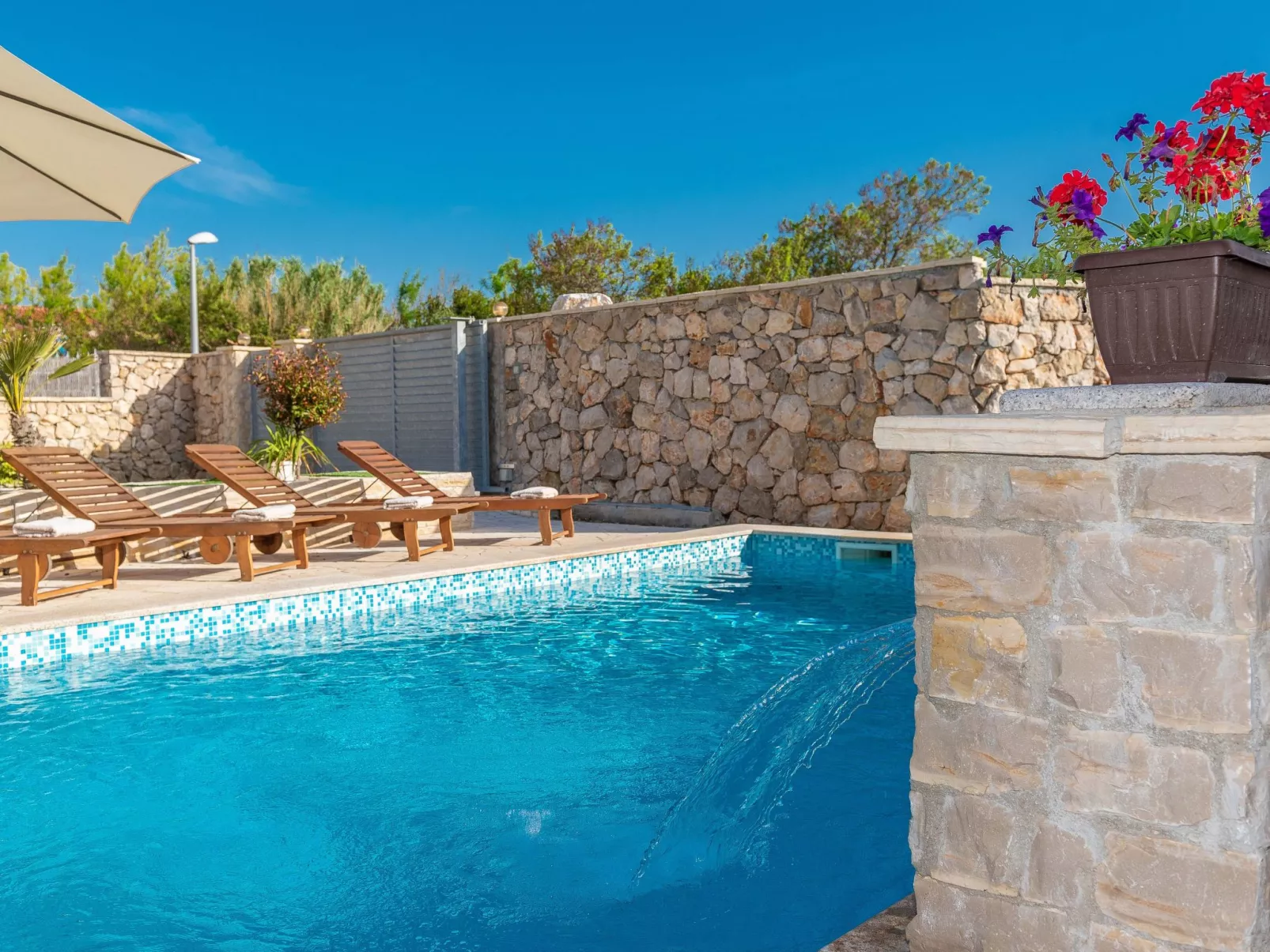 Villa Kirsten mit beheiztem Pool - von TA Leut Agency-Buiten