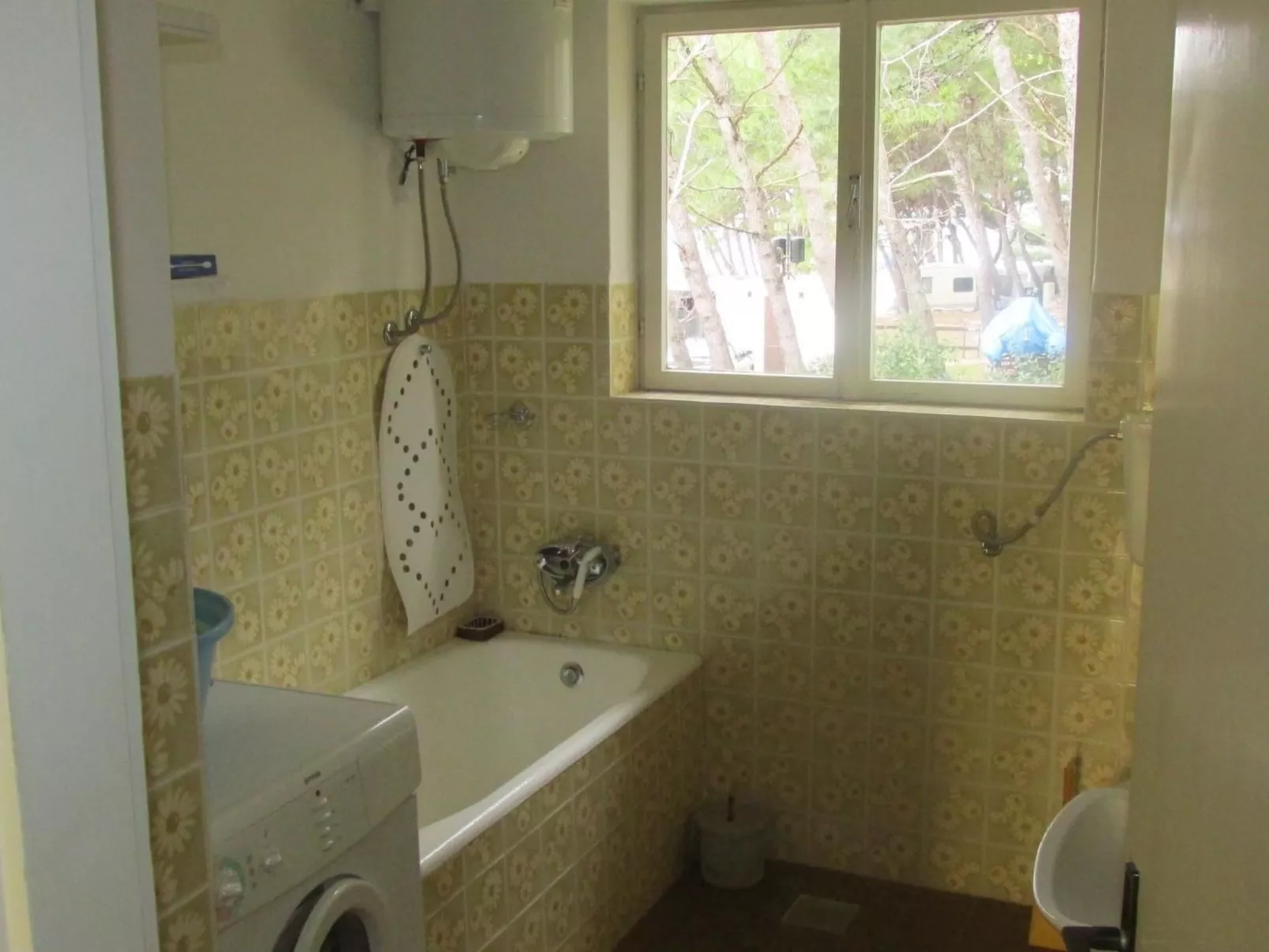 Haus in Ugljan mit Terrasse, Garten und Barbecue-Binnen