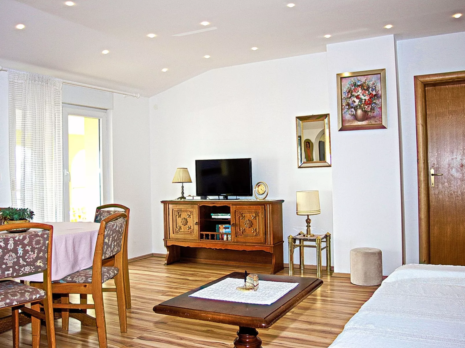 Haus La Dostana-Binnen