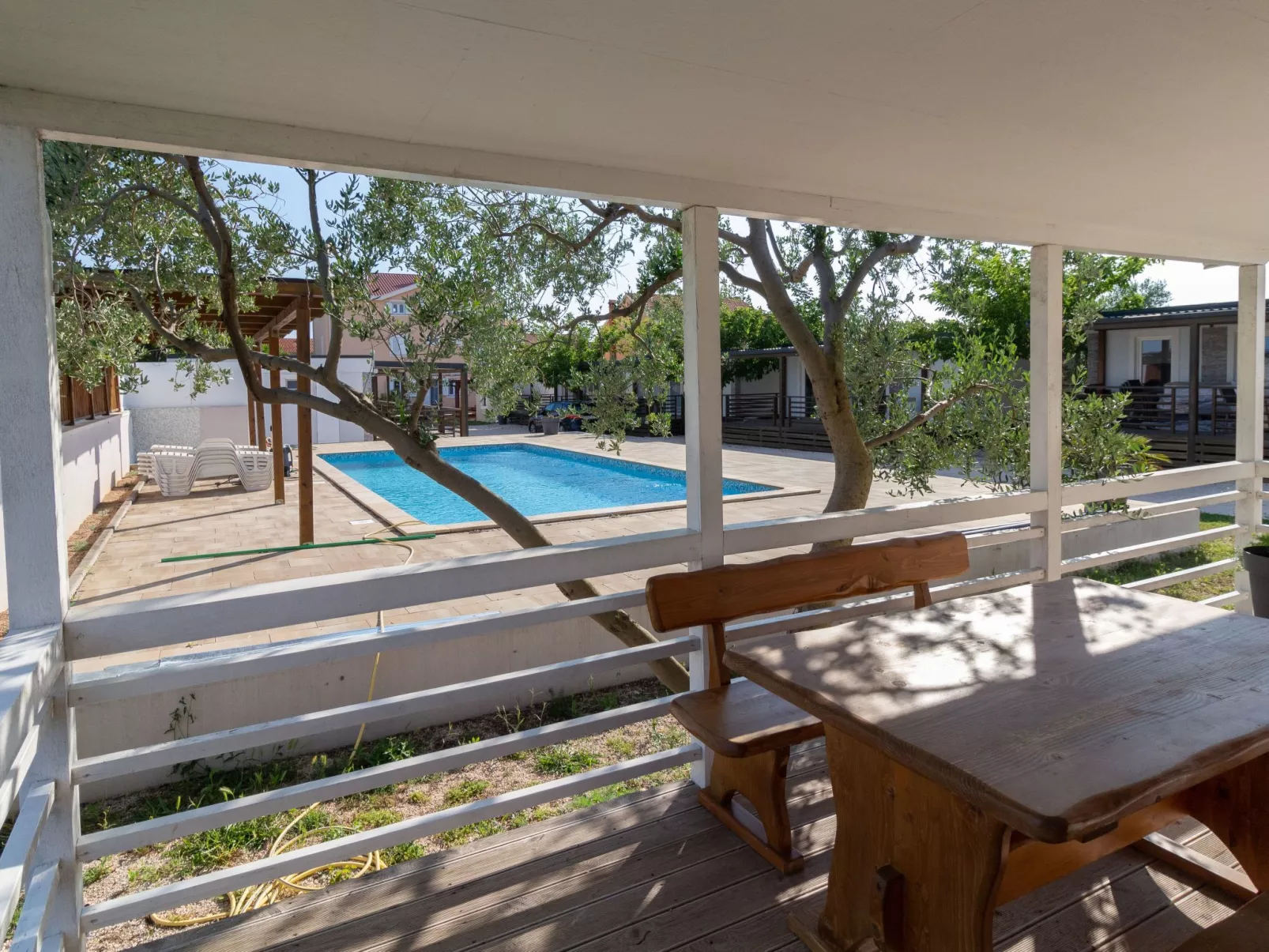 Mobilheim mit Privatparkplatz-Buiten