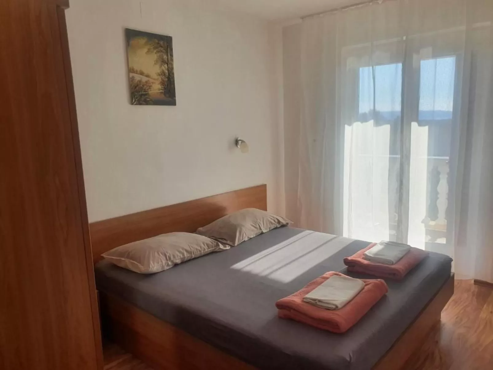 "Nikica" mit Blick auf das Meer-Binnen