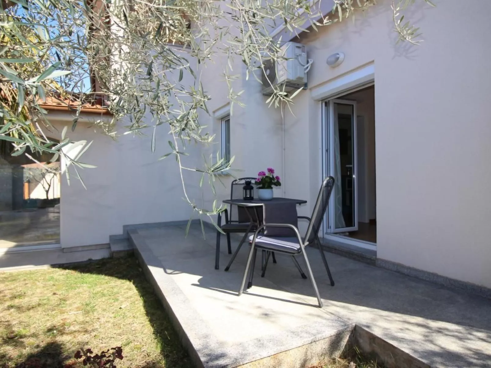 Paradiso 1 mit Pool-Buiten