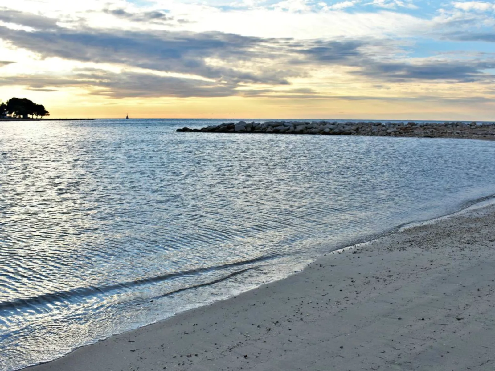 Geräumige Unterkunft in Punta Umag in Strandnähe. - Buiten