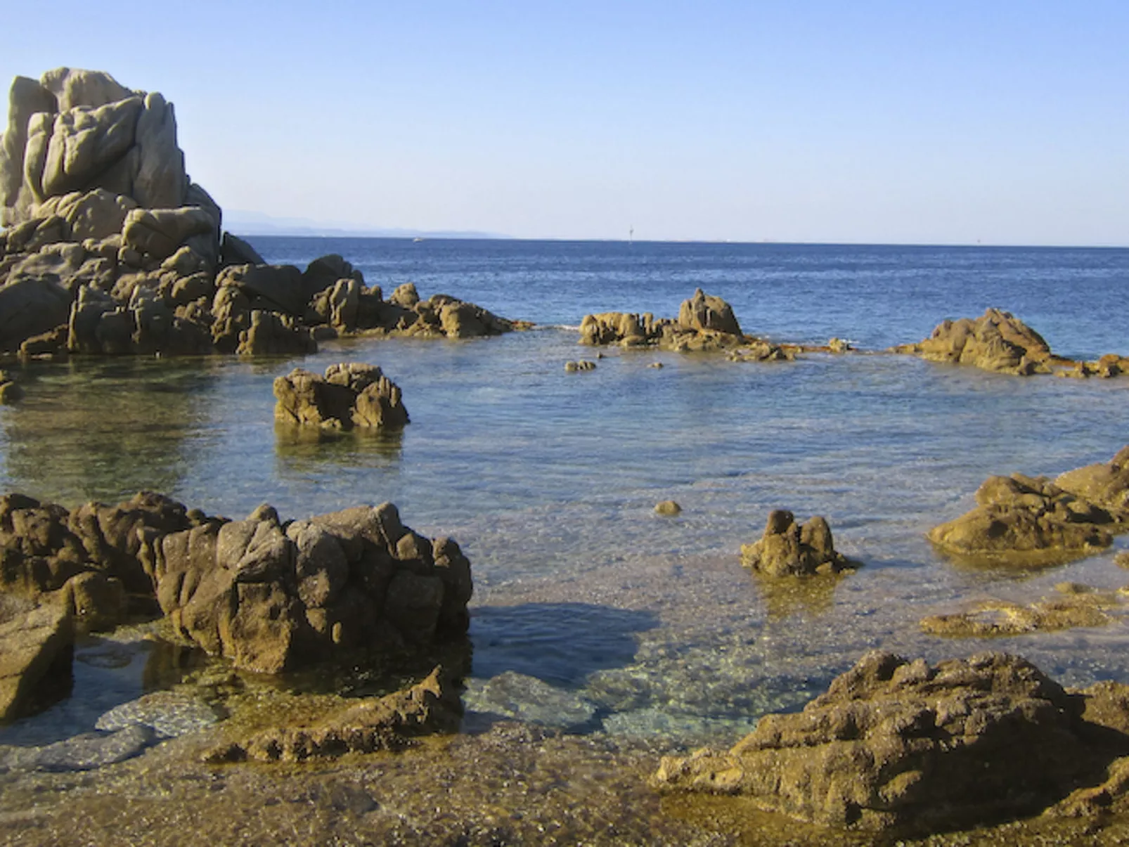 Schöne Wohnung in Residence mit Pool-Buiten